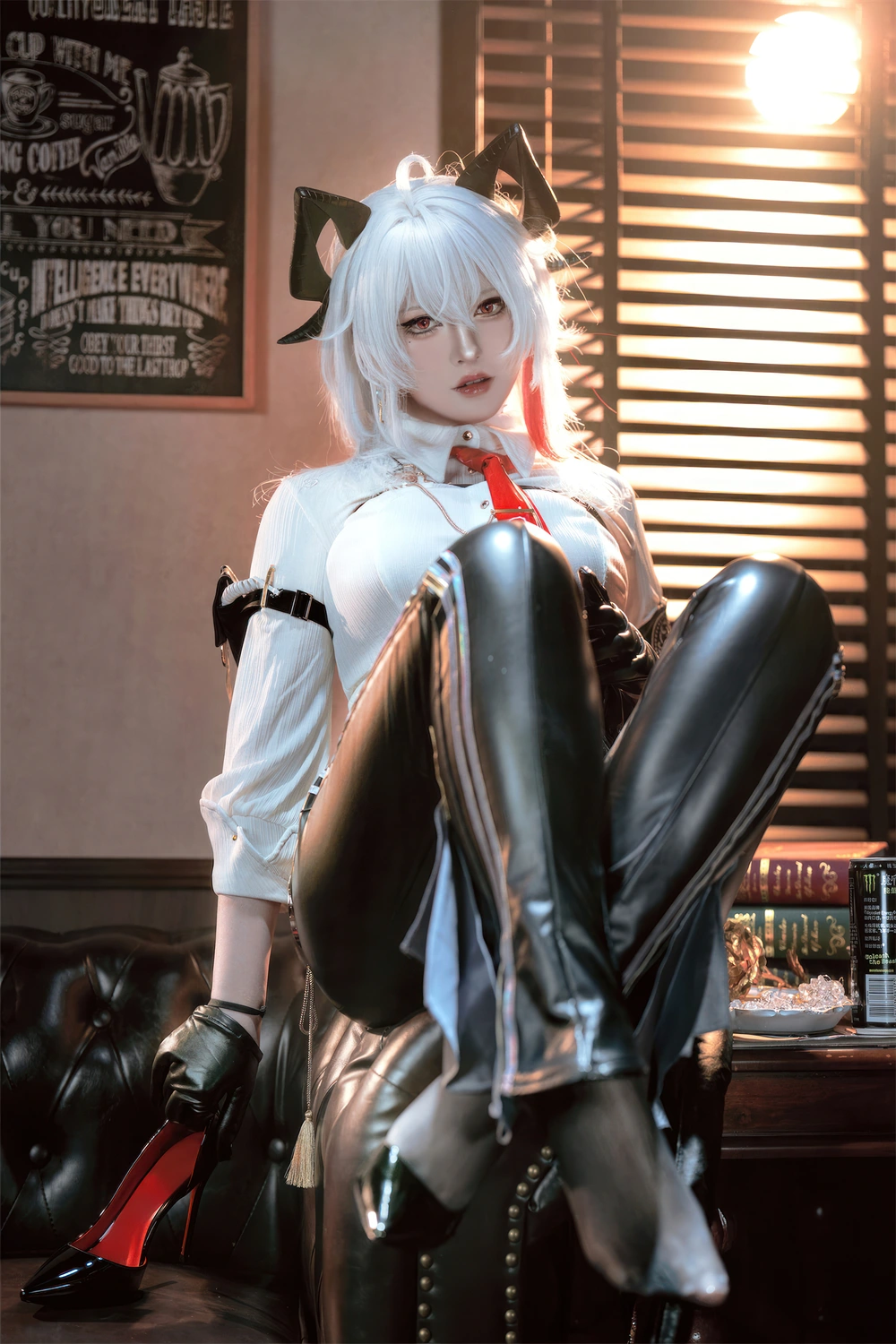 Cosplay 半半子Banbanko – 鸣潮 赞妮