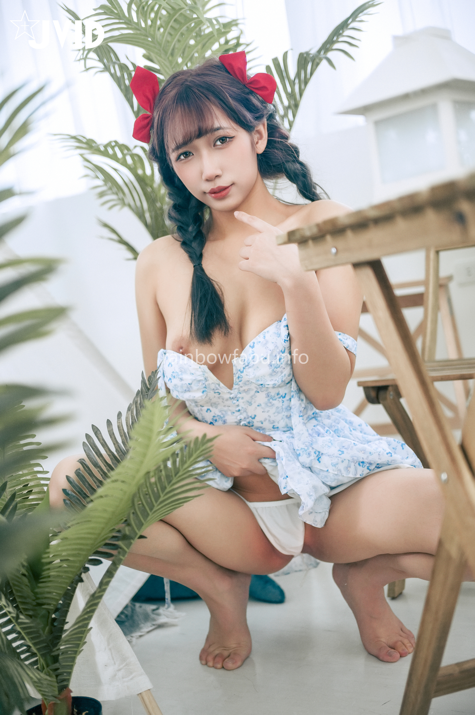 [JVID] 吳紫欣 – 戀愛感爆棚的野餐約會－紫欣❤️女友洋裝的肩帶滑下來了😳那乾脆就別穿了吧😍