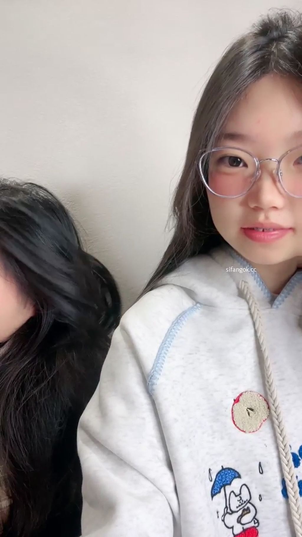 雯雯茜茜： 欲女双学妹 剧情演绎 勾引技师 外卖小哥 #02