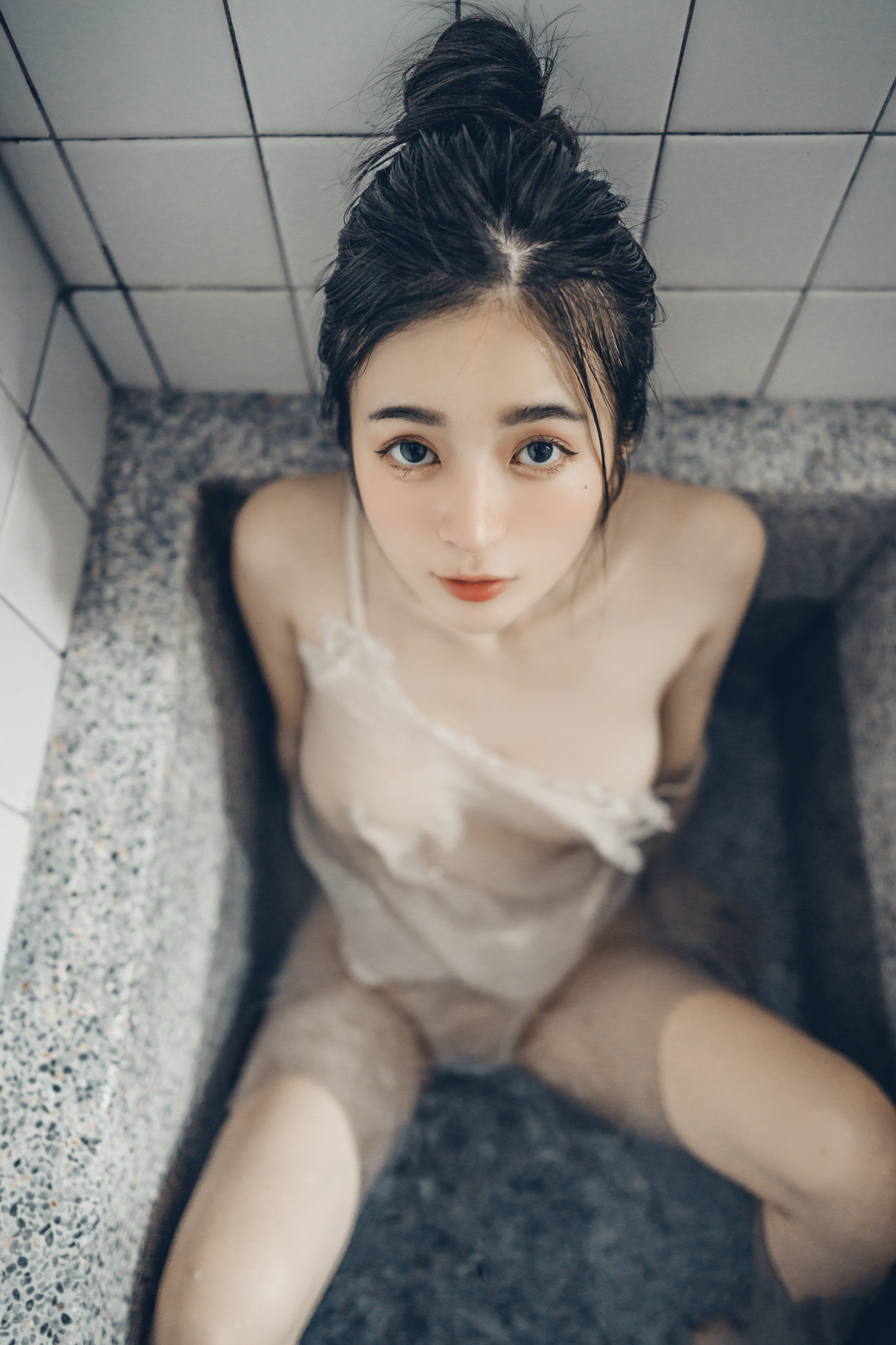 [JVID] 辰辰 – 终于约到女神泡汤-浴巾一直掉-最后不穿了直接拍