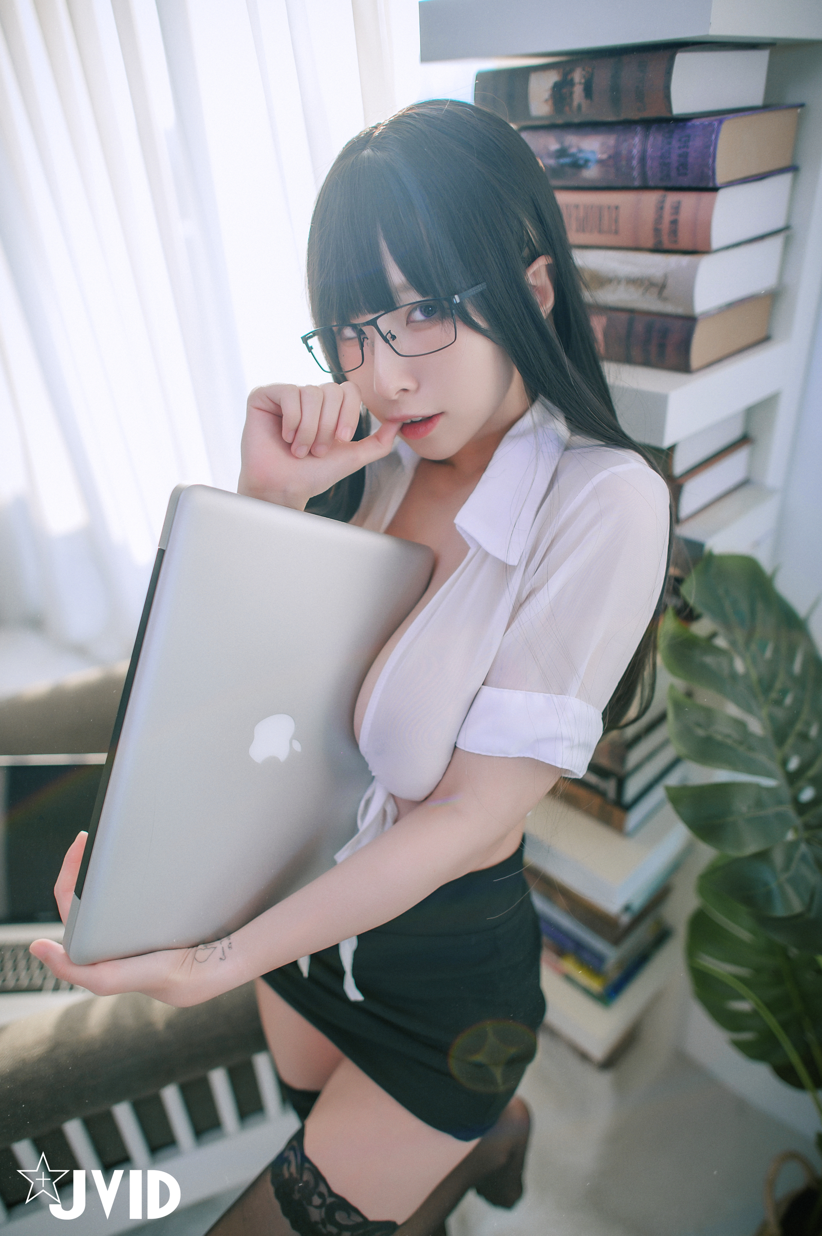 [JVID] 黎菲儿 – 超完美巨乳-色色的女同事加班时の脱衣诱惑