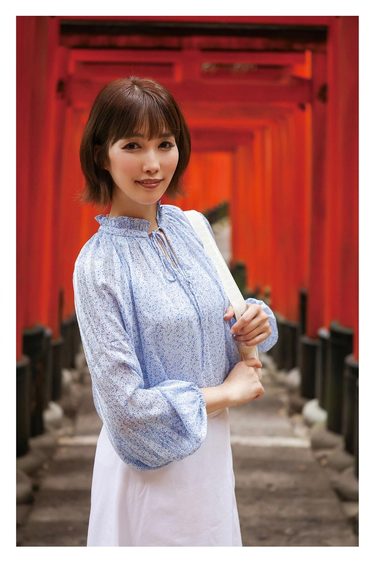 Shiori Tokunaga 徳永しおり - Travel Guide 旅のしおり