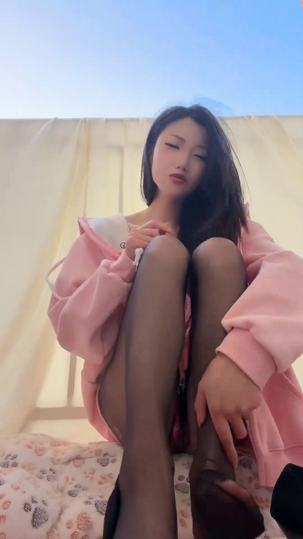 零五小野猫： 玉足尤物 丝袜美腿