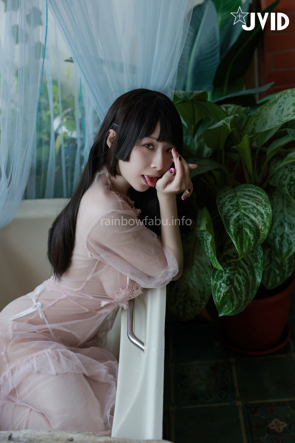 Li Fei Er 黎菲兒 - 菲兒在花叢中蹦出誘人巨乳彈出渾圓翹臀 極限邊緣的挑逗 Part01