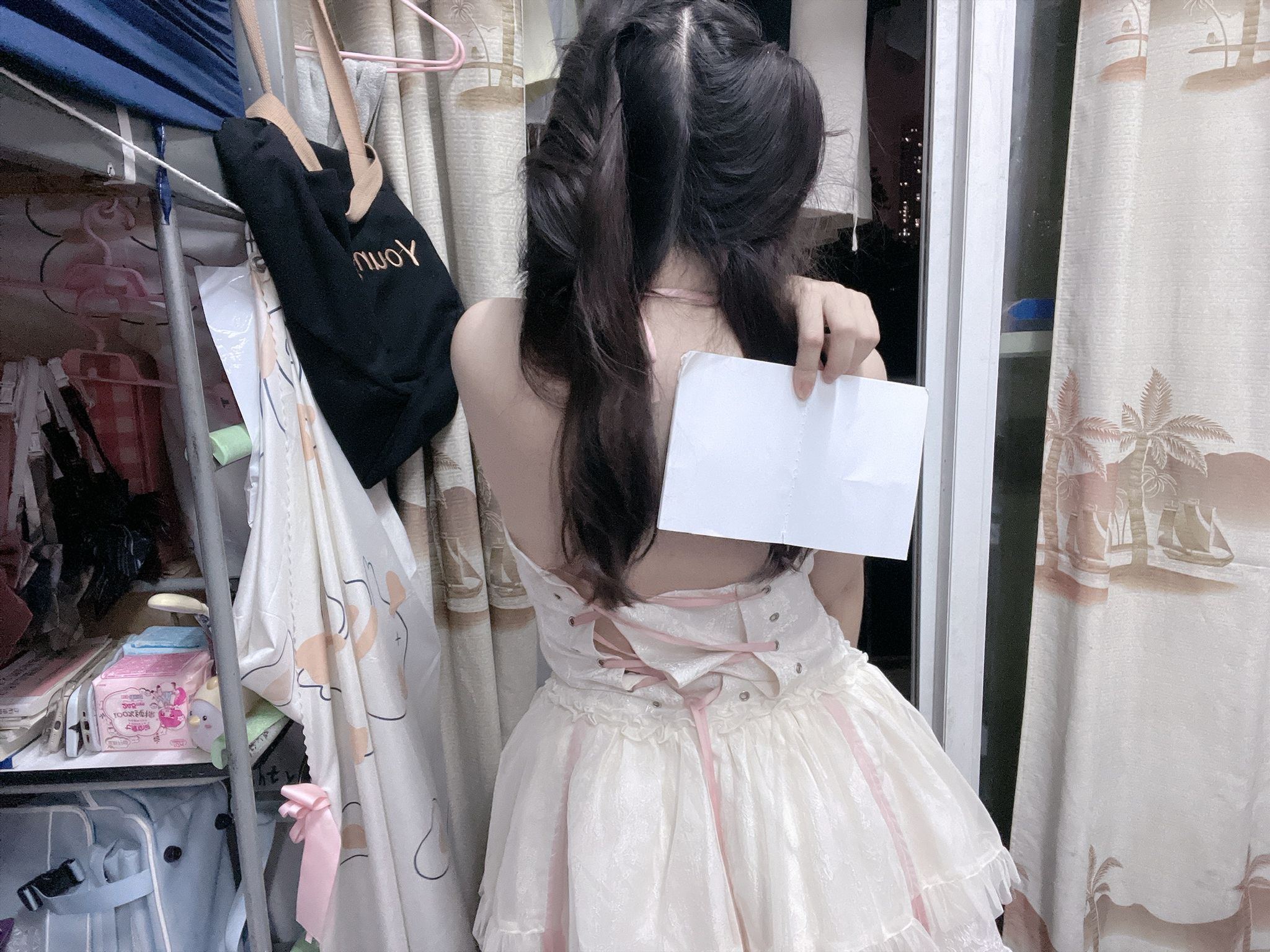小坦克型女大学： 户外露出 漂亮学生妹私下极度反差 性瘾小母狗