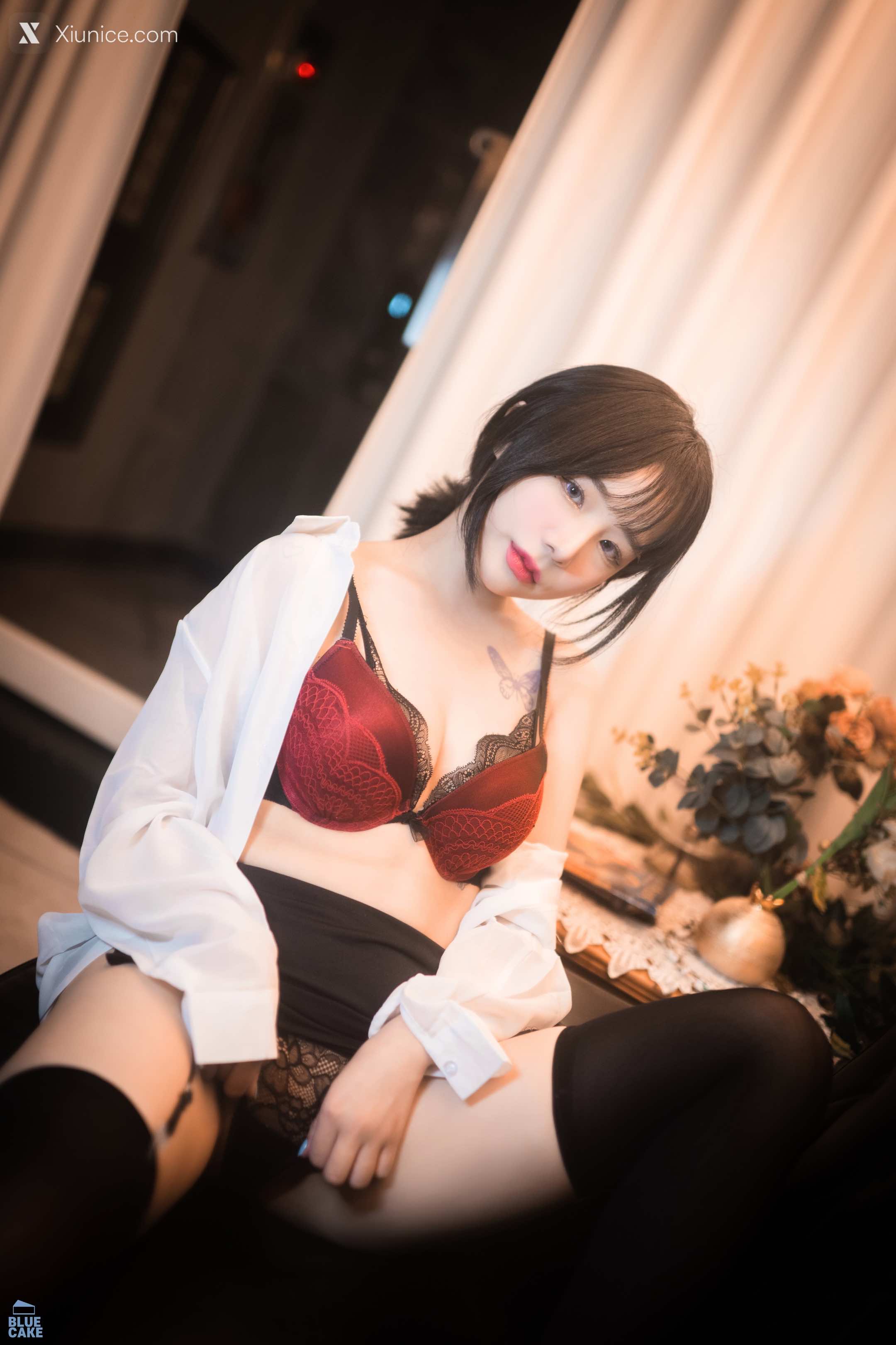 BLUECAKE Yeji (예지) – Cat Play 4K