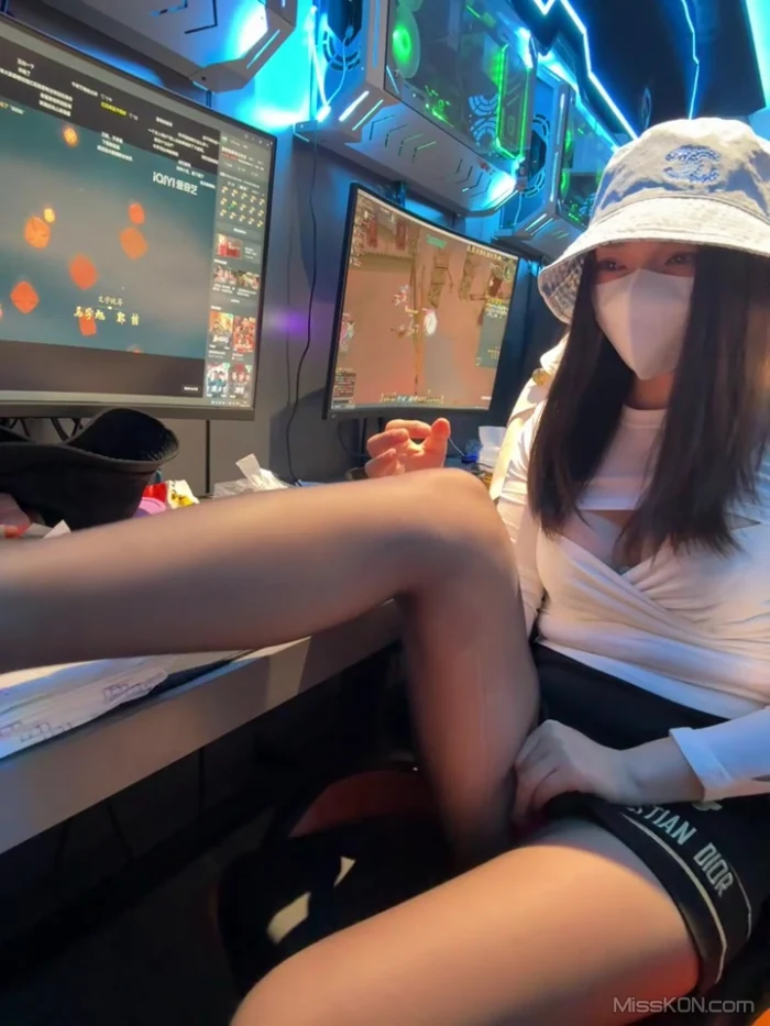 Lucky-cat88： 露出小美女 挑战公共场合露出 高尔夫球场 网吧 出租车 #04