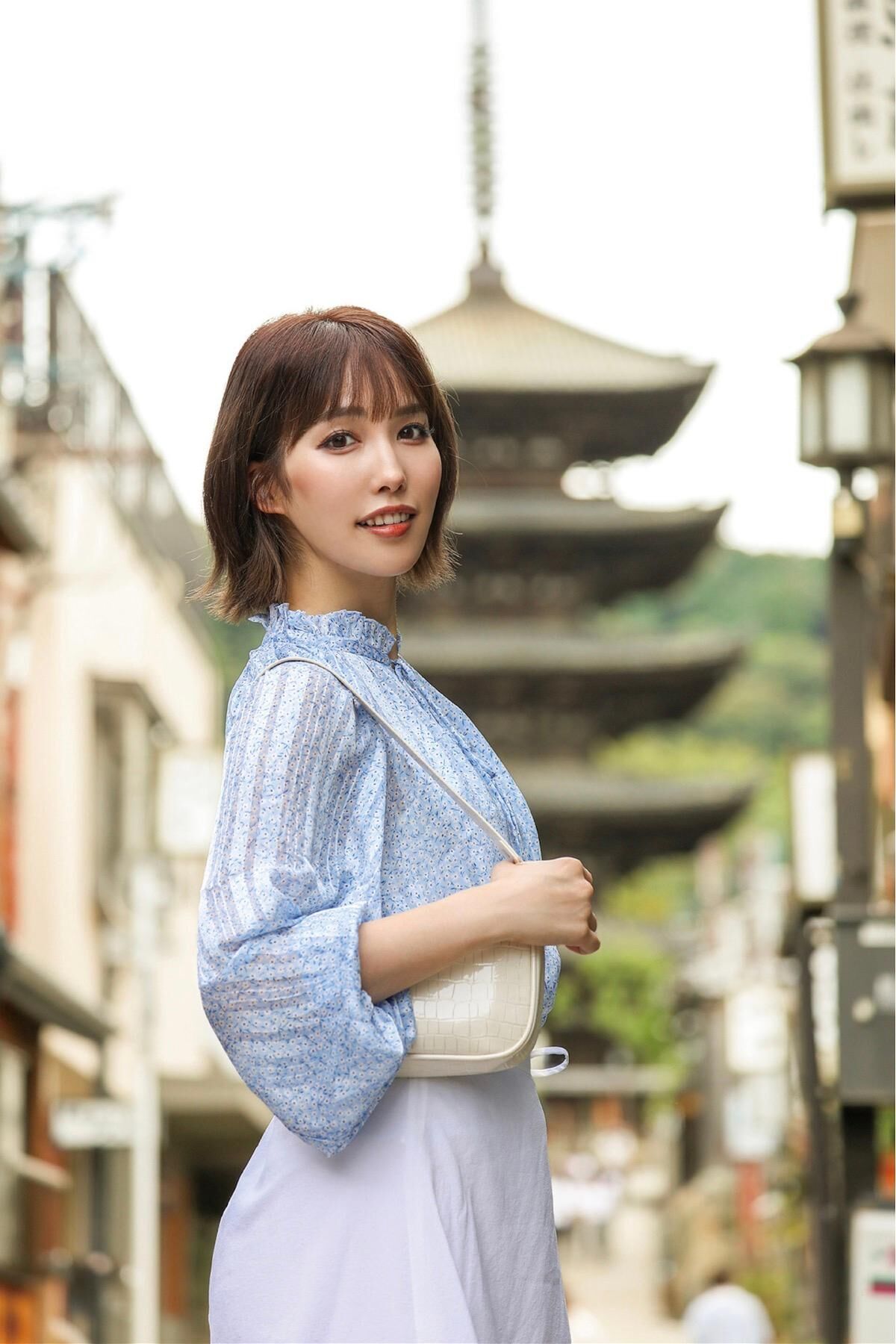 Shiori Tokunaga 徳永しおり - Travel Guide 旅のしおり