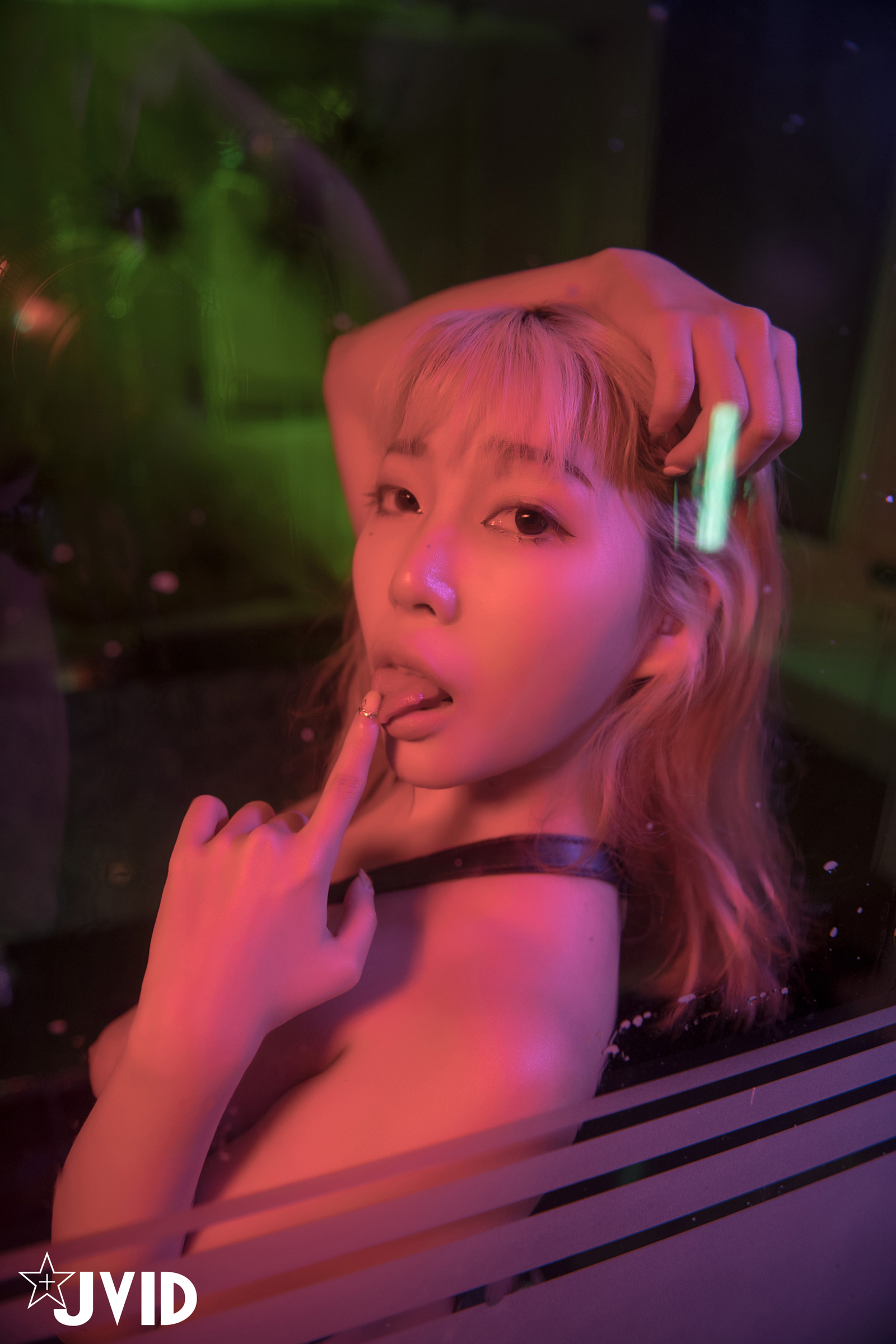 [JVID] Stacy – 摇曳的光影中被束缚的美女渐渐的穴湿了等妳来征服