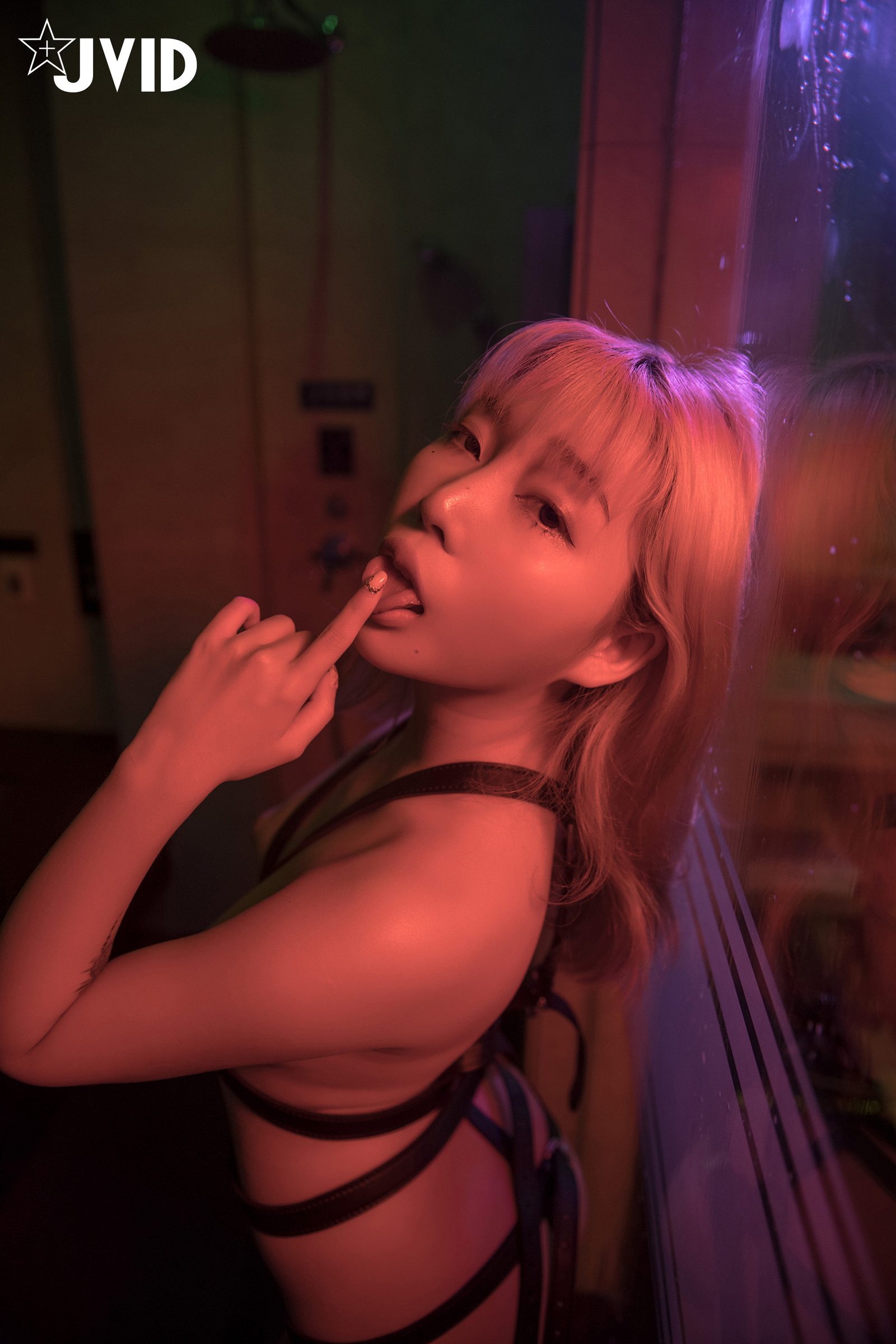 [JVID] Stacy – 摇曳的光影中被束缚的美女渐渐的穴湿了等妳来征服