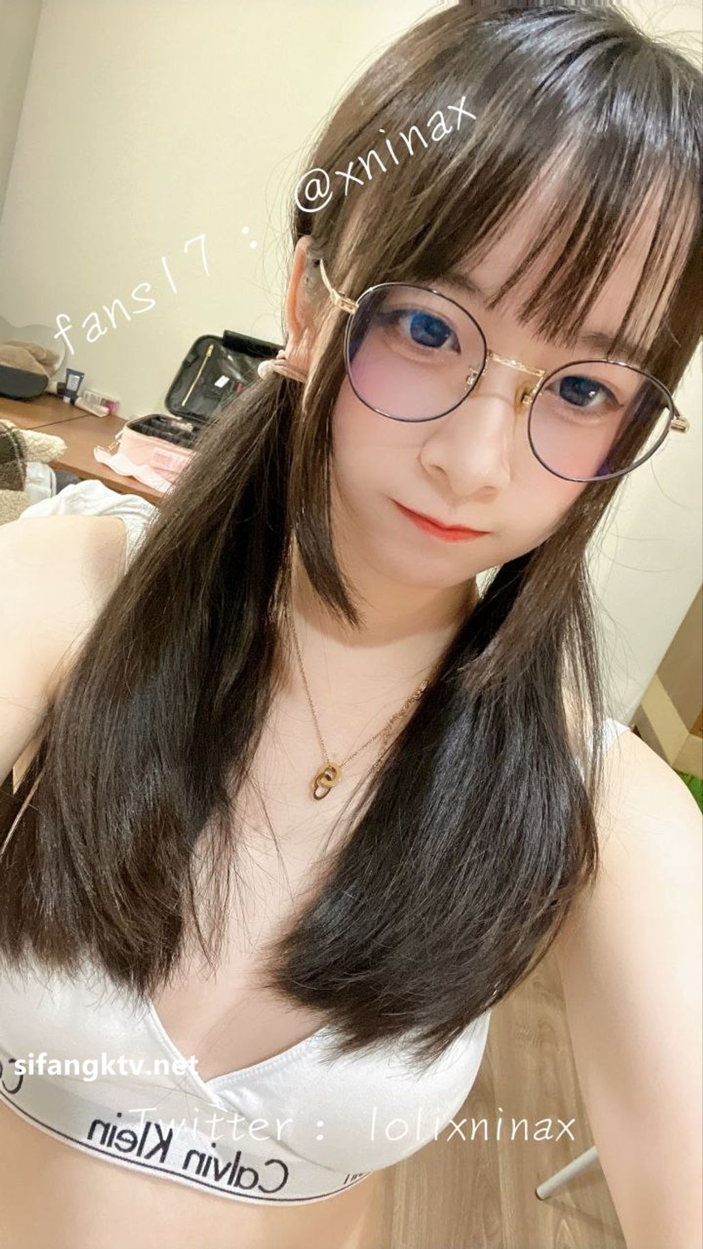 lolixnixax(小只马妮娜): 超级可爱的双马尾福利姬 #01 386 lolixnixax(小只马妮娜): 超级可爱的双马尾福利姬 #01