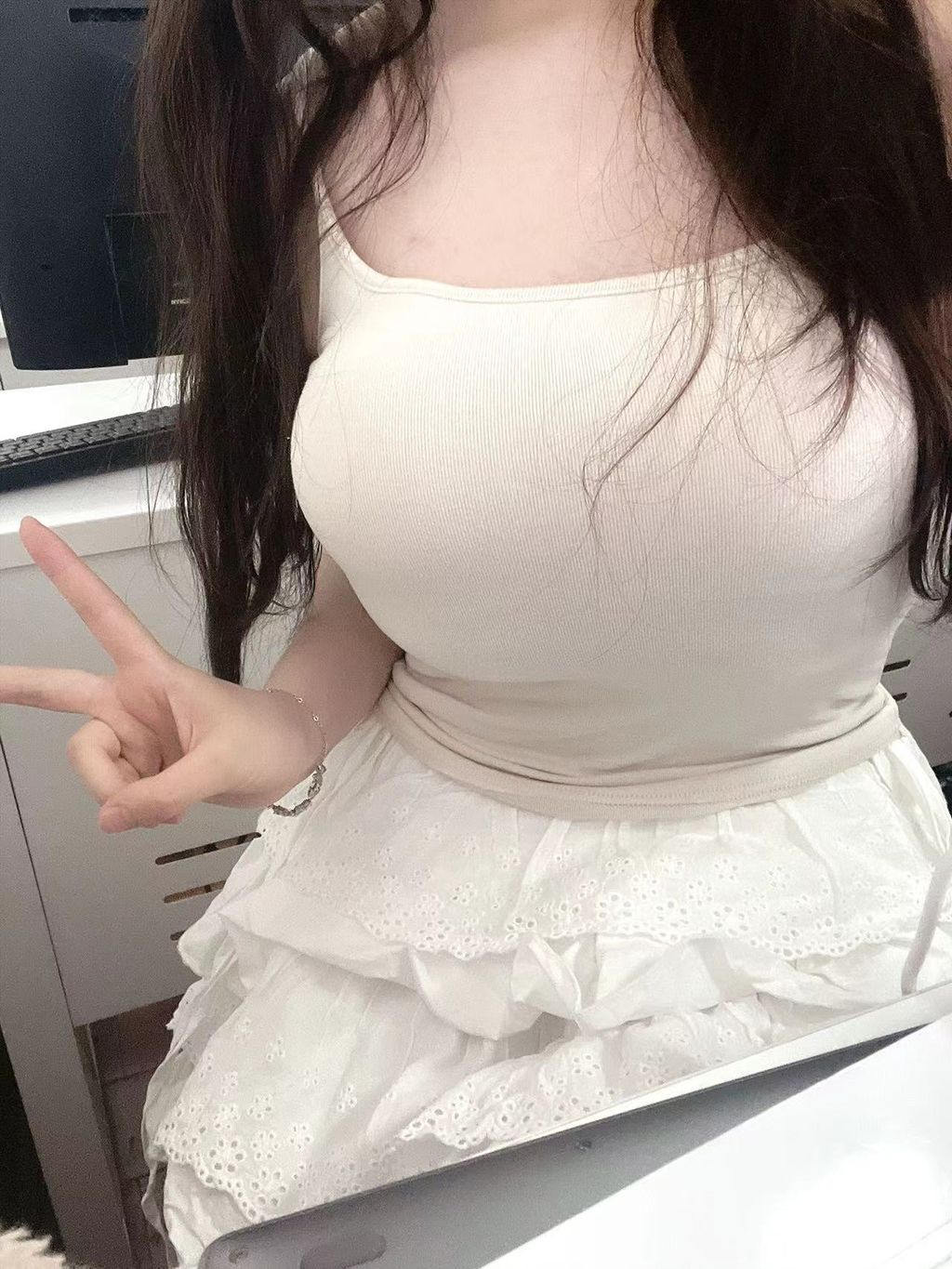 小坦克型女大学： 户外露出 漂亮学生妹私下极度反差 性瘾小母狗