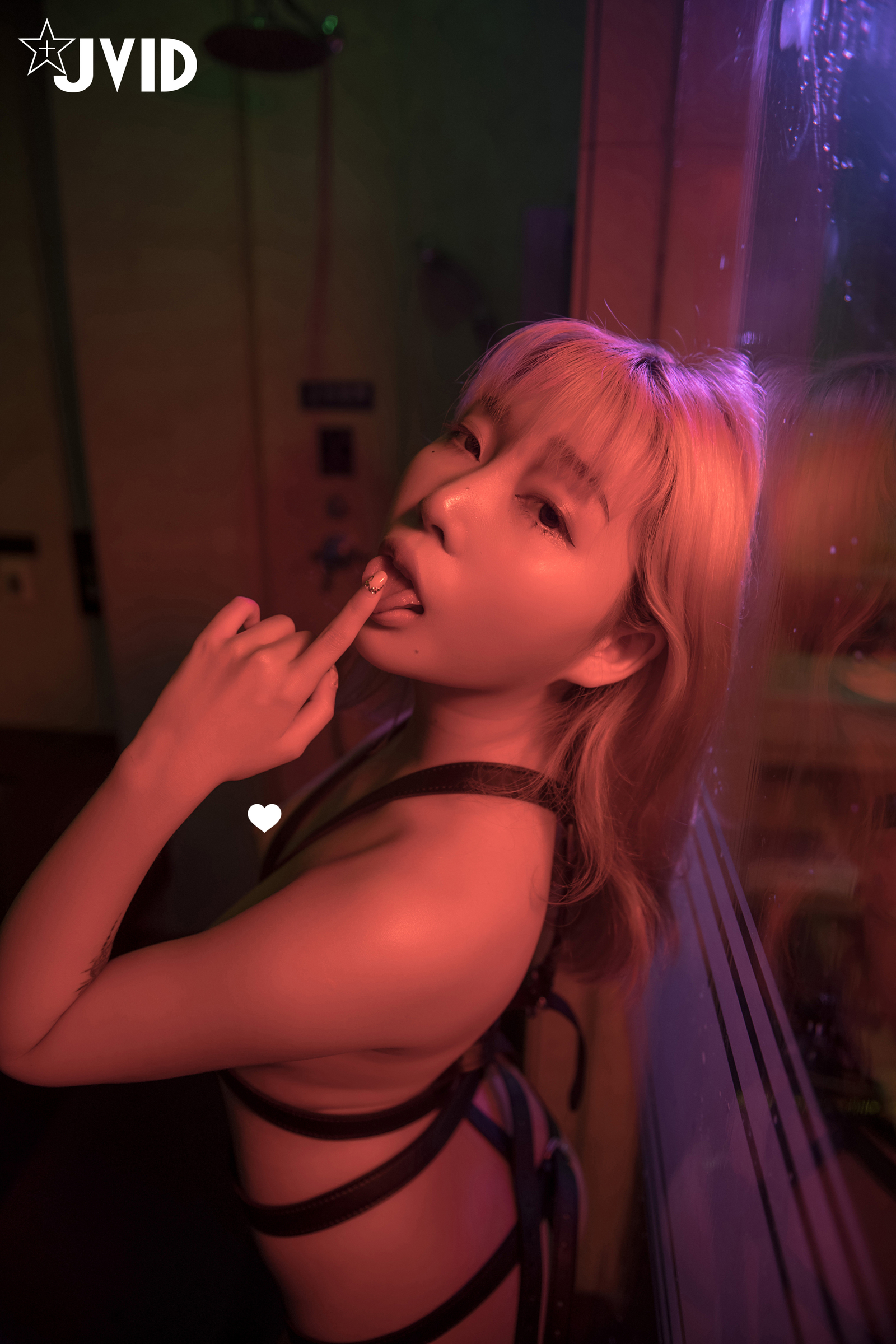 [JVID] Stacy – 摇曳的光影中被束缚的美女渐渐的穴湿了等妳来征服