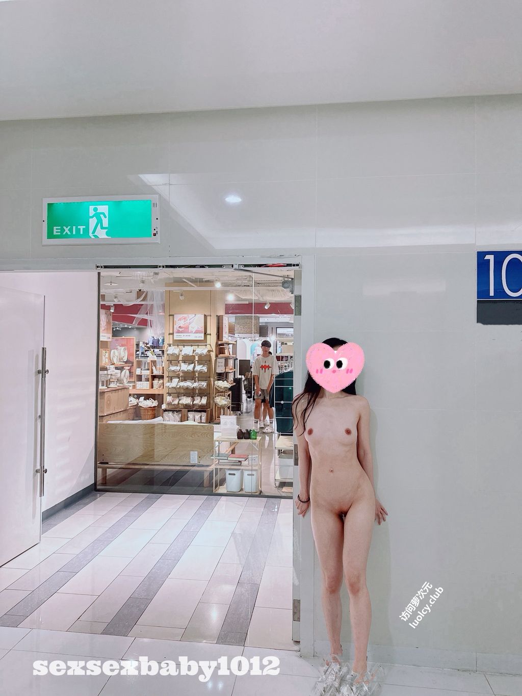 [OtherXXX] 薇安安： 极品福利姬 人前露出福利订阅