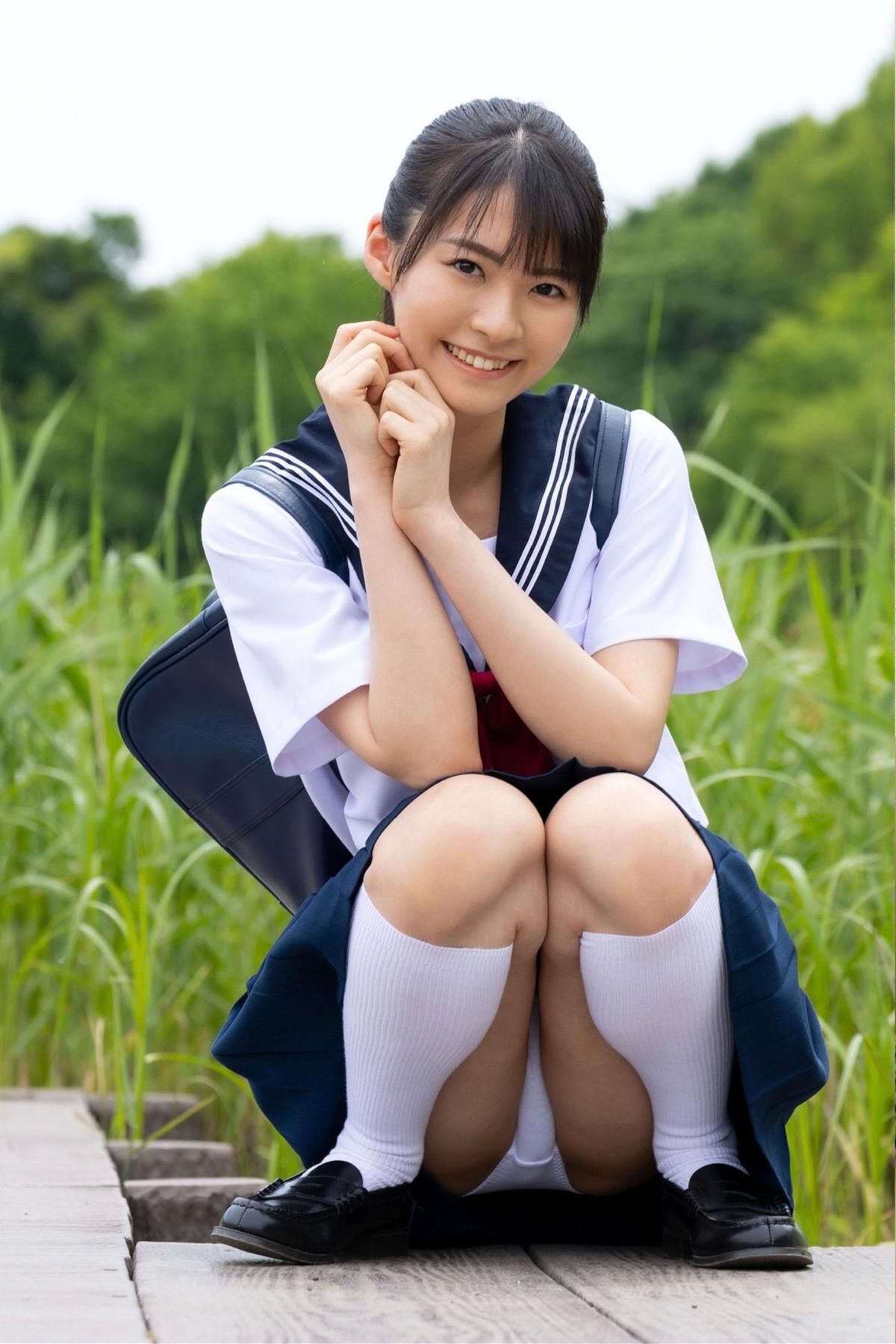 PANCHIRA - 全編制服パンチラ写真集 02