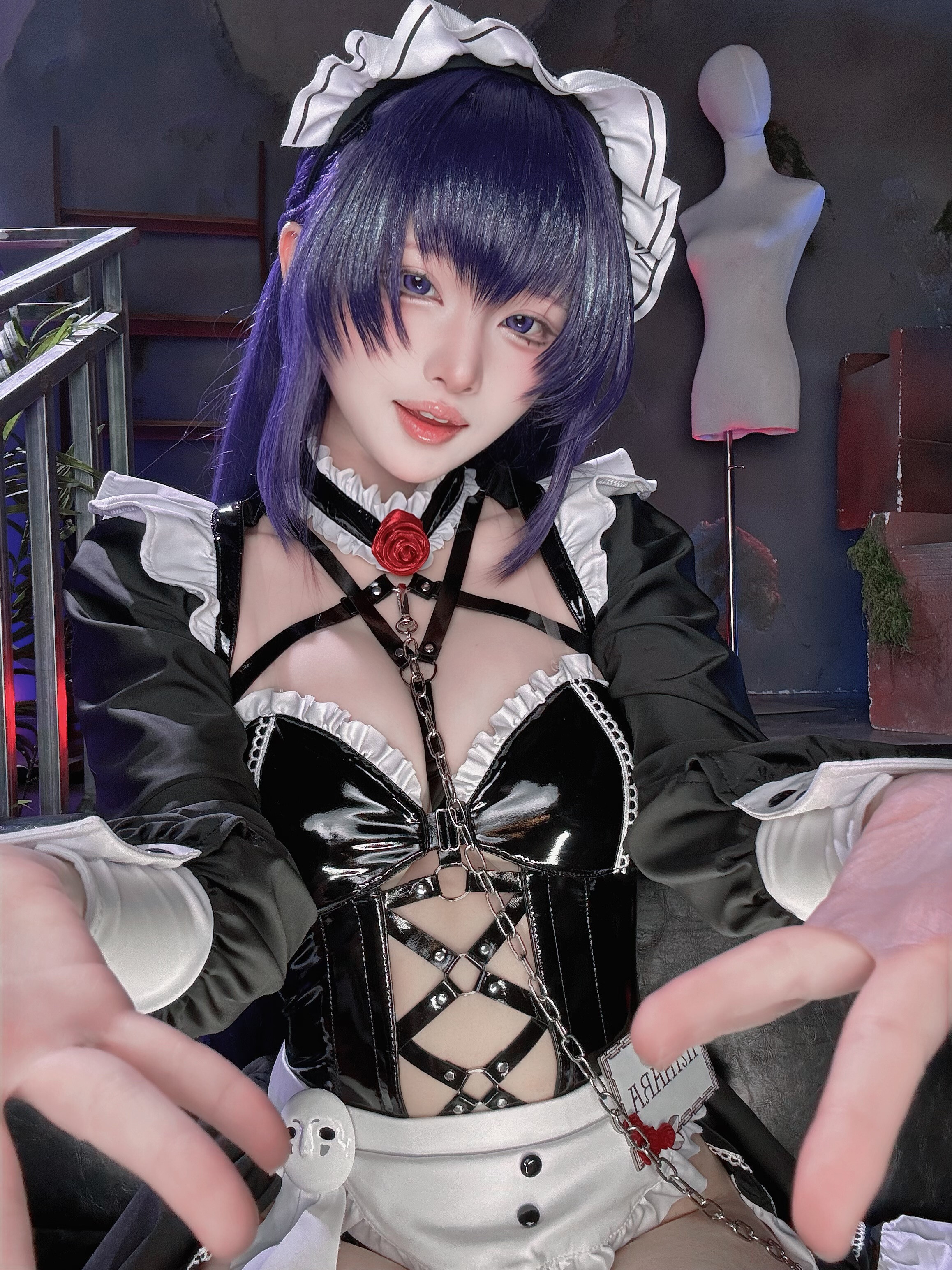 [Cosplay] 屿鱼 Nikke胜利女神 米哈拉·咖啡女仆