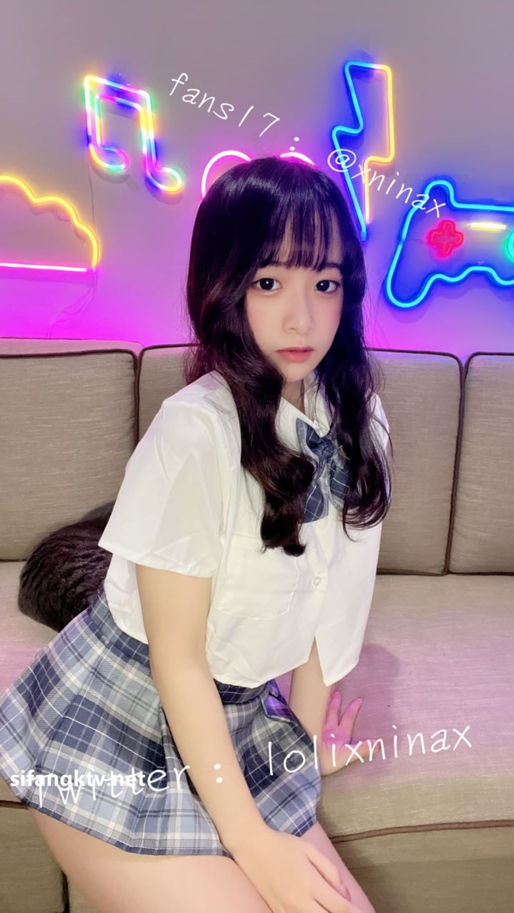 lolixnixax(小只马妮娜): 超级可爱的双马尾福利姬 #01 389 lolixnixax(小只马妮娜): 超级可爱的双马尾福利姬 #01