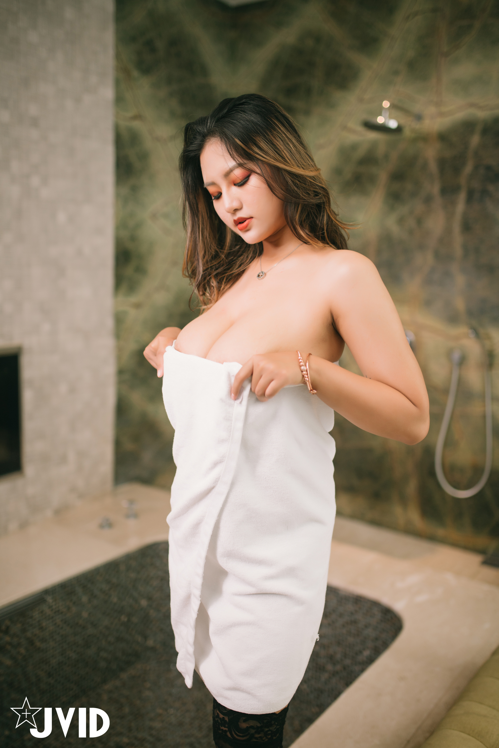 [JVID] Agelia安吉 – 爆乳风俗娘全身心地事奉-乳推全裸互动全身性按摩-为您服务 Body Massage