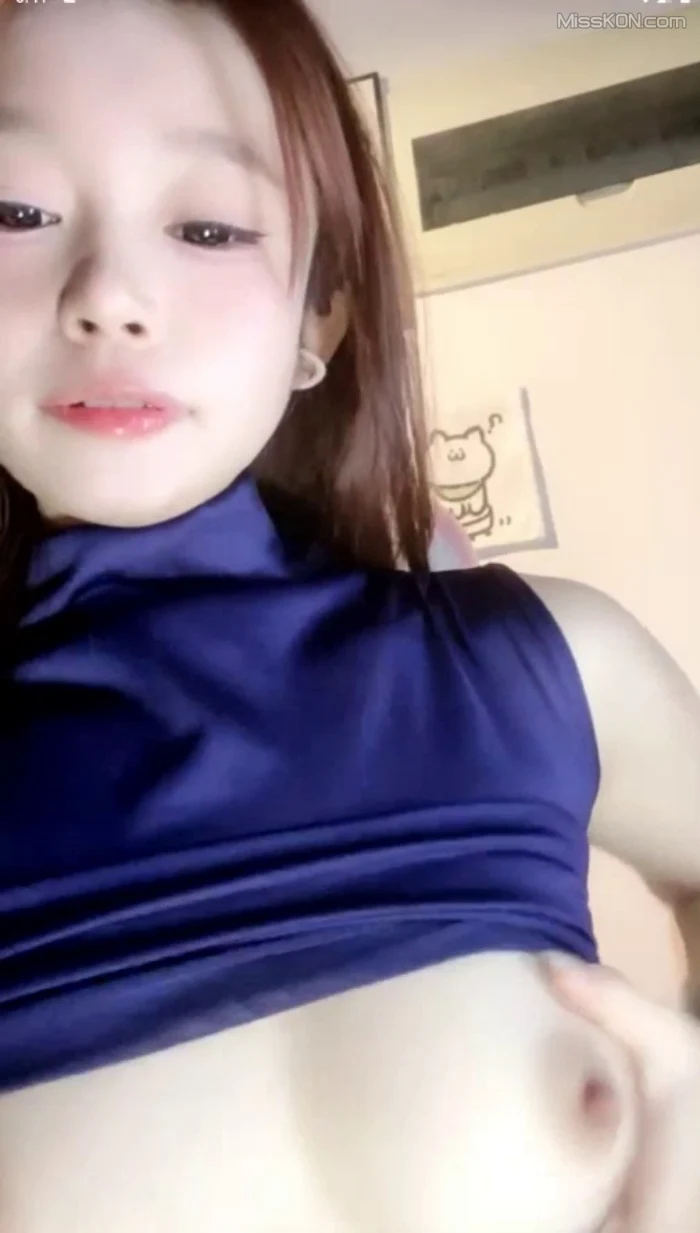 宝宝： 翘臀妹骚舞顶胯诱惑