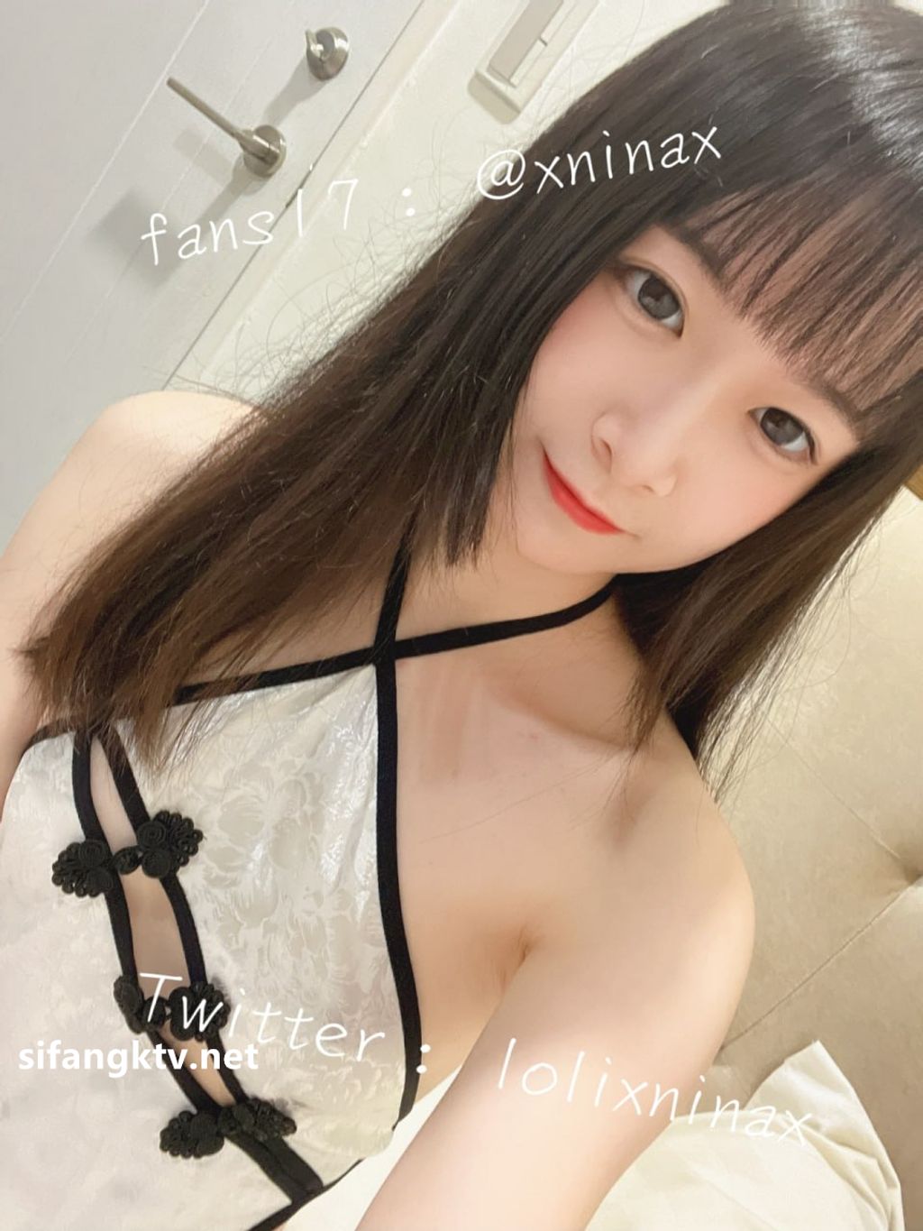 lolixnixax(小只马妮娜): 超级可爱的双马尾福利姬 #01 390 lolixnixax(小只马妮娜): 超级可爱的双马尾福利姬 #01