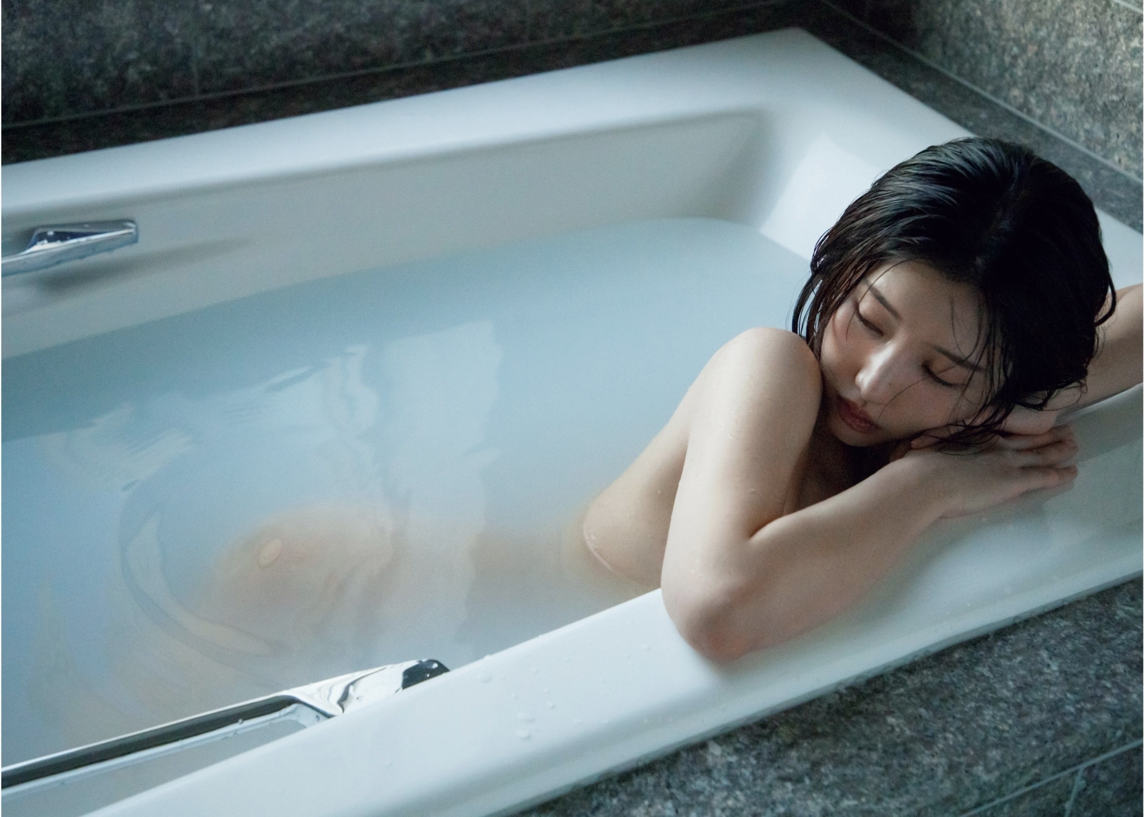 [Photobook] 志崎樺音1st写真集 unplugged