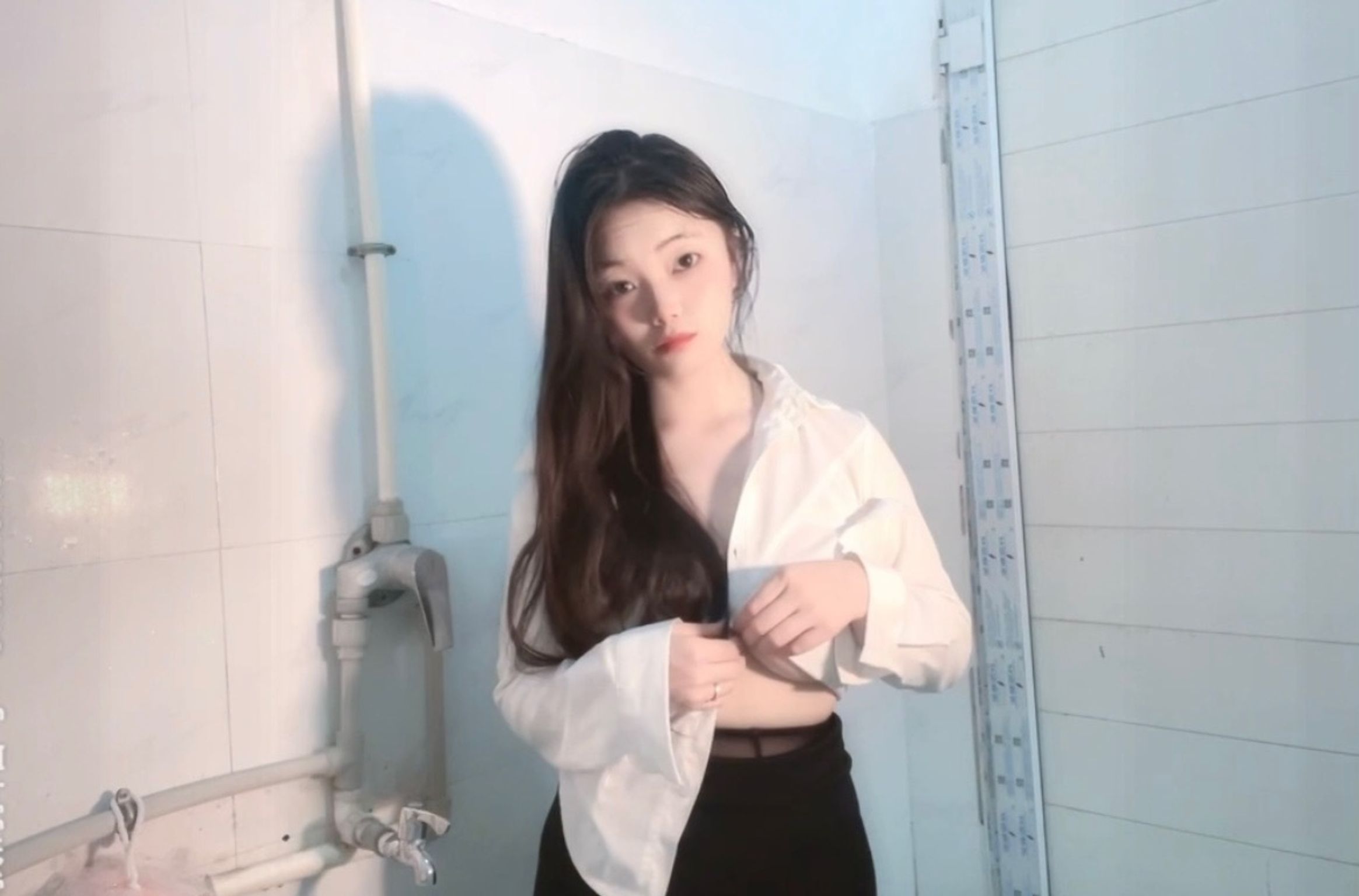 小坦克型女大学： 户外露出 漂亮学生妹私下极度反差 性瘾小母狗
