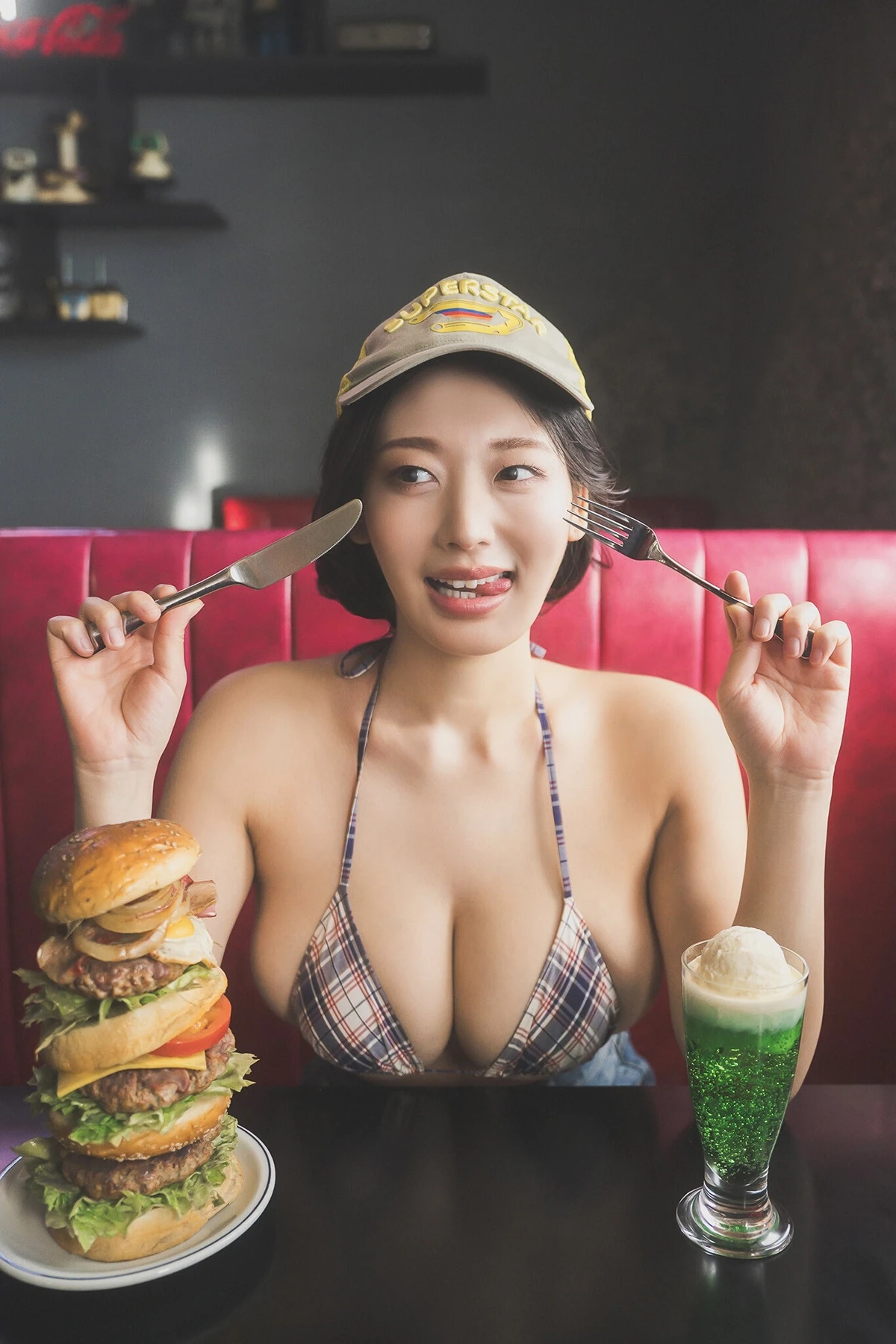 Kei Fubuki 風吹ケイ – 写真集 「StrawberrySoda」 2 Kei Fubuki 風吹ケイ – 写真集 「StrawberrySoda」