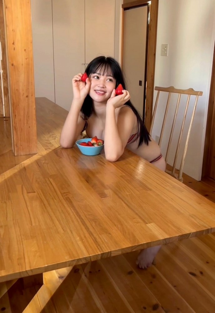 南みゆか 90㎝パイパイの水着グラビア画像! 27 南みゆか 90㎝パイパイの水着グラビア画像!