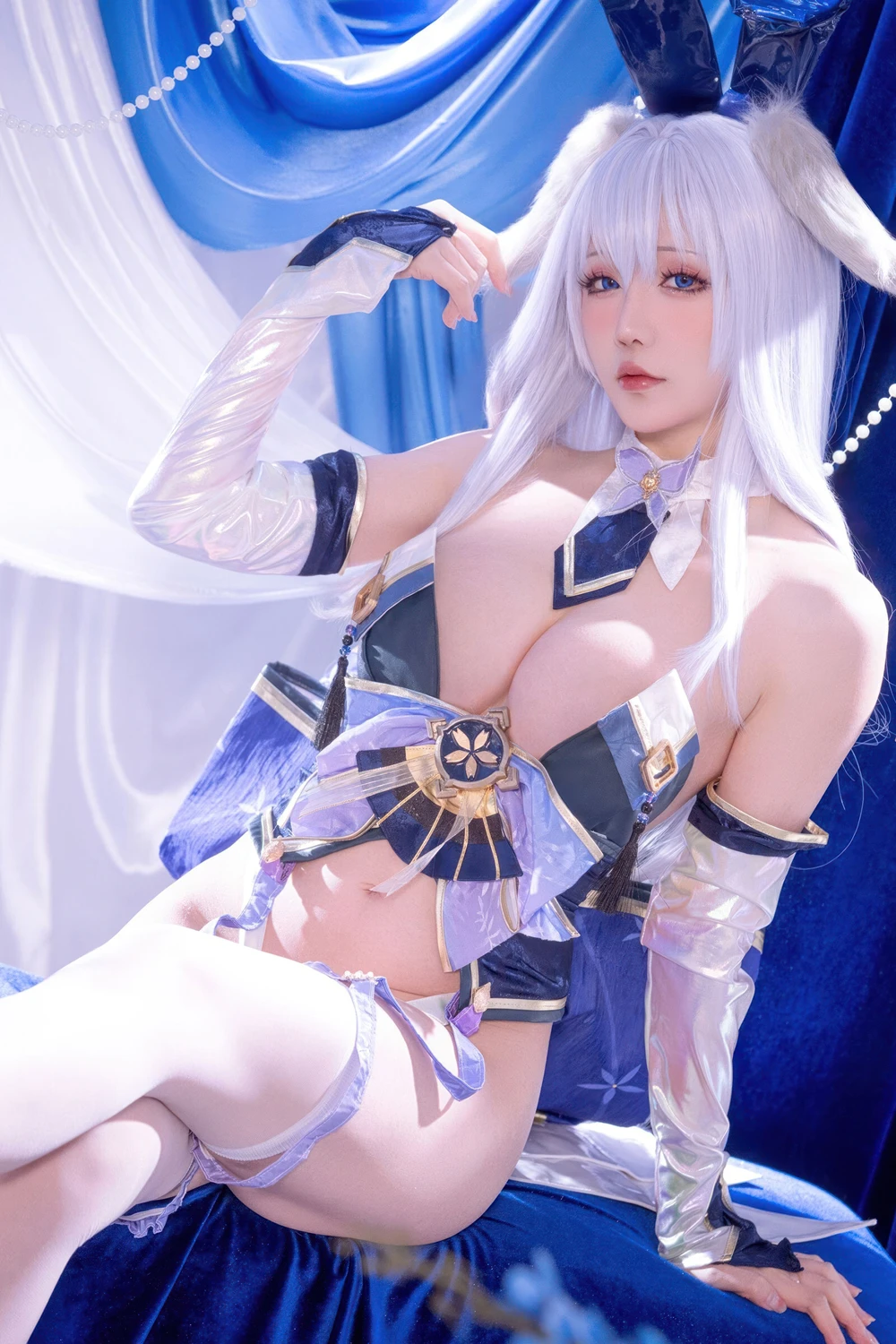 Cosplay 星之迟迟Hoshilily – 碧蓝航线 信浓 兔女郎