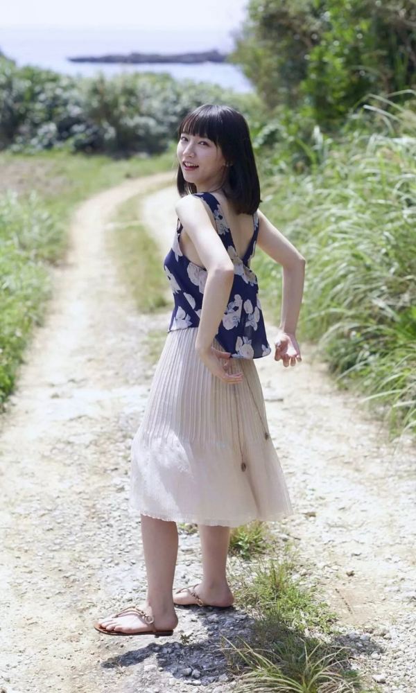 吉岡里帆 Dカップボインの水着グラビア画像! 89 吉岡里帆 Dカップボインの水着グラビア画像!