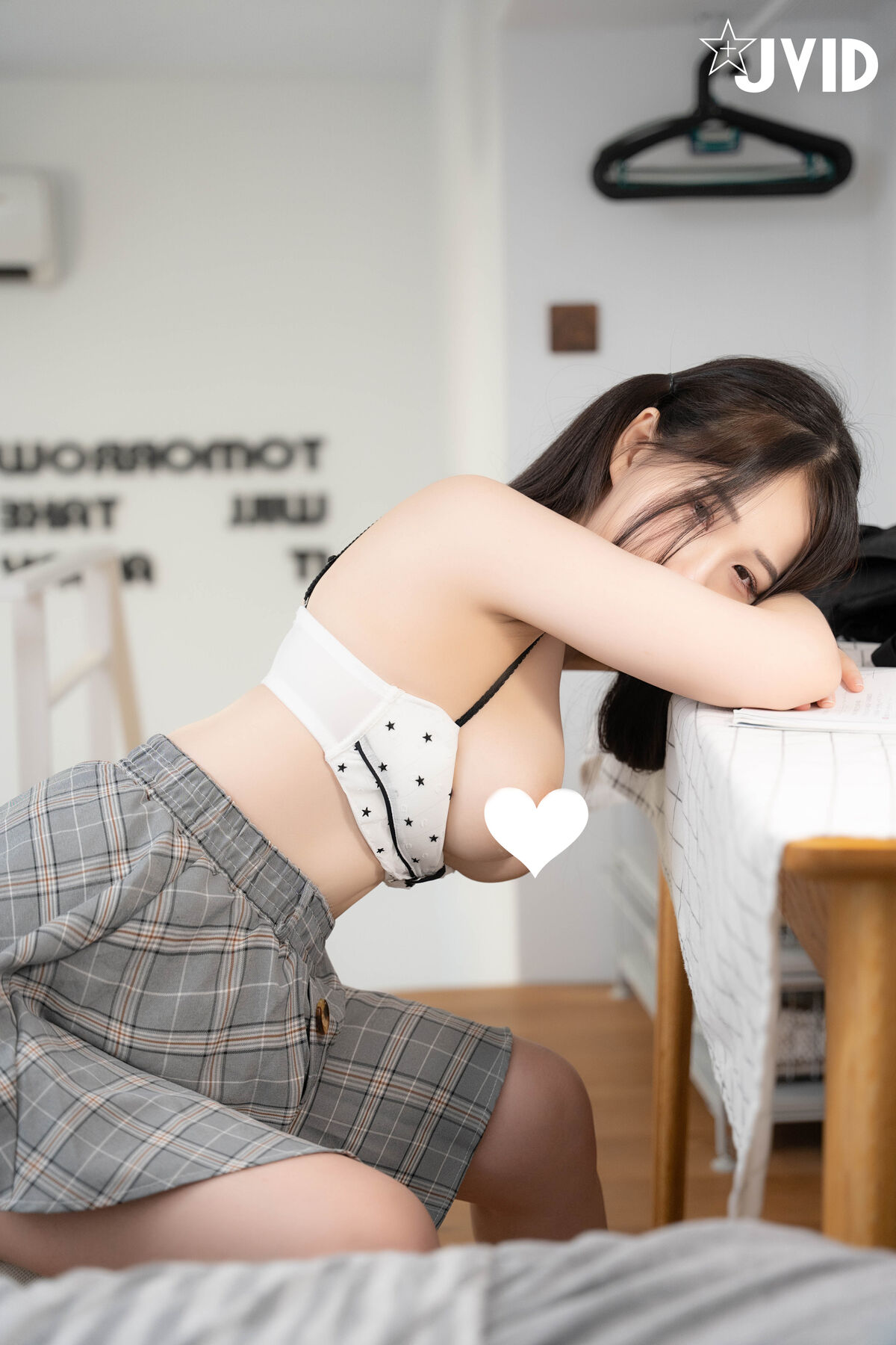 Jie Mi 婕咪 Juice - 不能發出聲音 雙馬尾再次逆麟 又在學長胯下玩起來 23 Jie Mi 婕咪 Juice - 不能發出聲音 雙馬尾再次逆麟 又在學長胯下玩起來