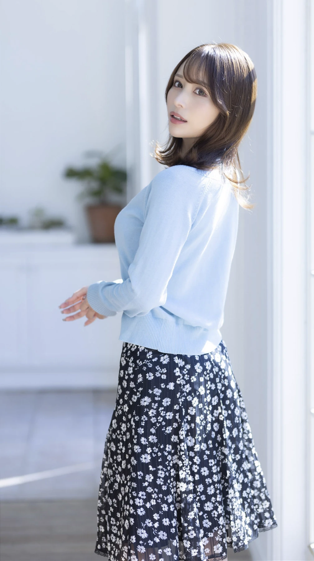 伊藤舞雪・桃園怜奈・小島みなみ・宇野まや, 特盛りクイーン Vol.01 5 伊藤舞雪・桃園怜奈・小島みなみ・宇野まや, 特盛りクイーン Vol.01