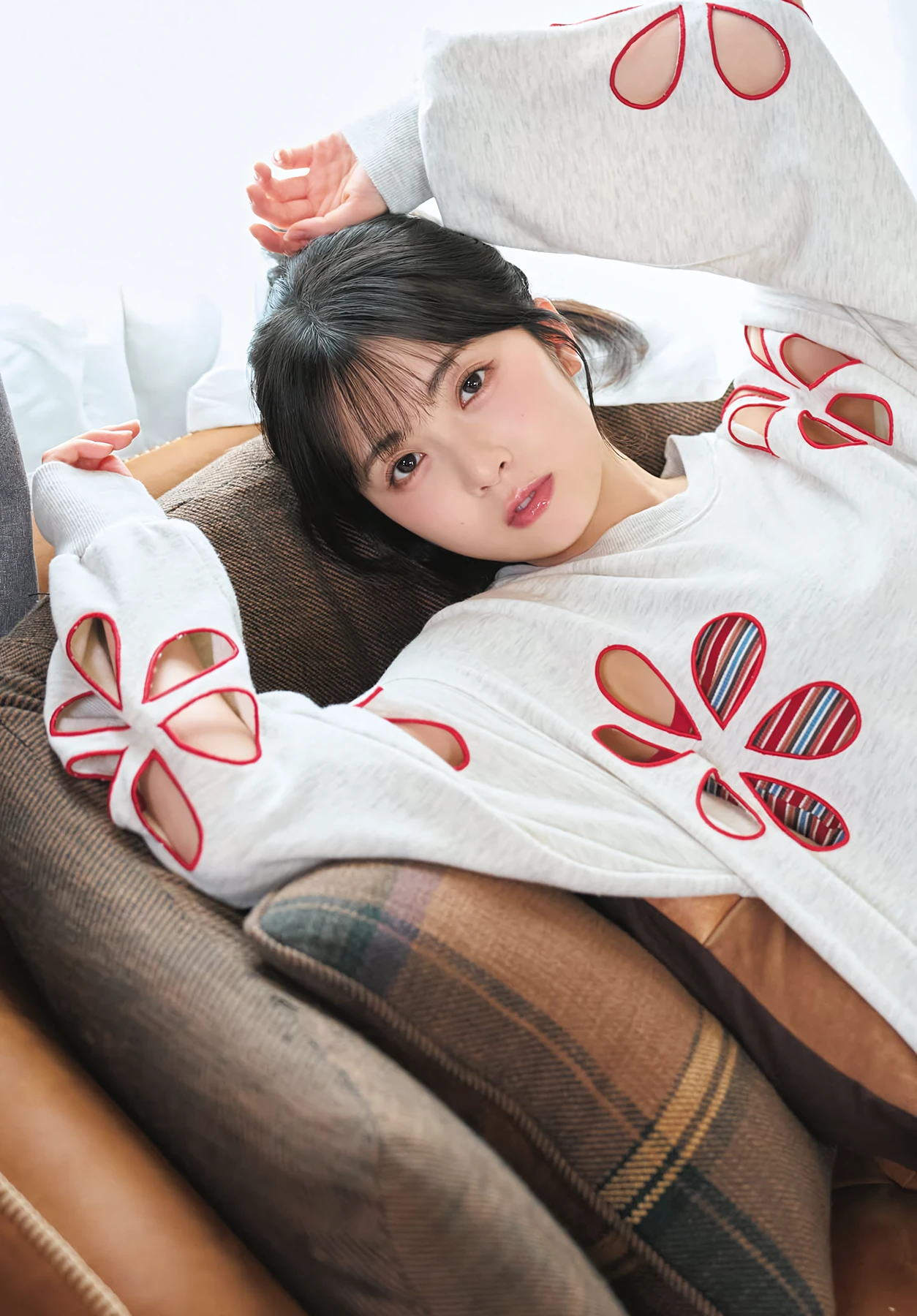 Yuina 結那 – Gekkan Dragon Age 2026.07 (月刊ドラゴンエイジ 2026年07月号) 7 Yuina 結那 – Gekkan Dragon Age 2026.07 (月刊ドラゴンエイジ 2026年07月号)