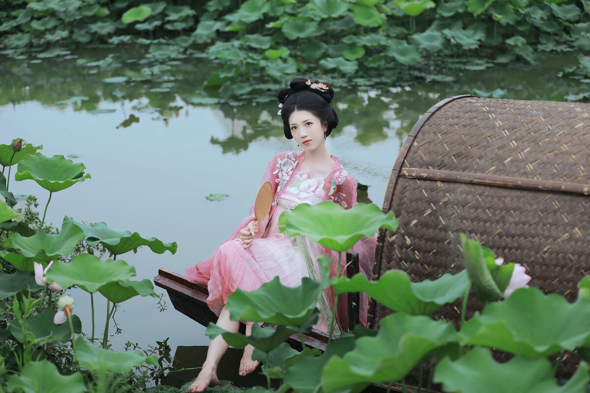 YiTuYu艺图语 Vol.9531 Bie Qiu Yue 16 YiTuYu艺图语 Vol.9531 Bie Qiu Yue