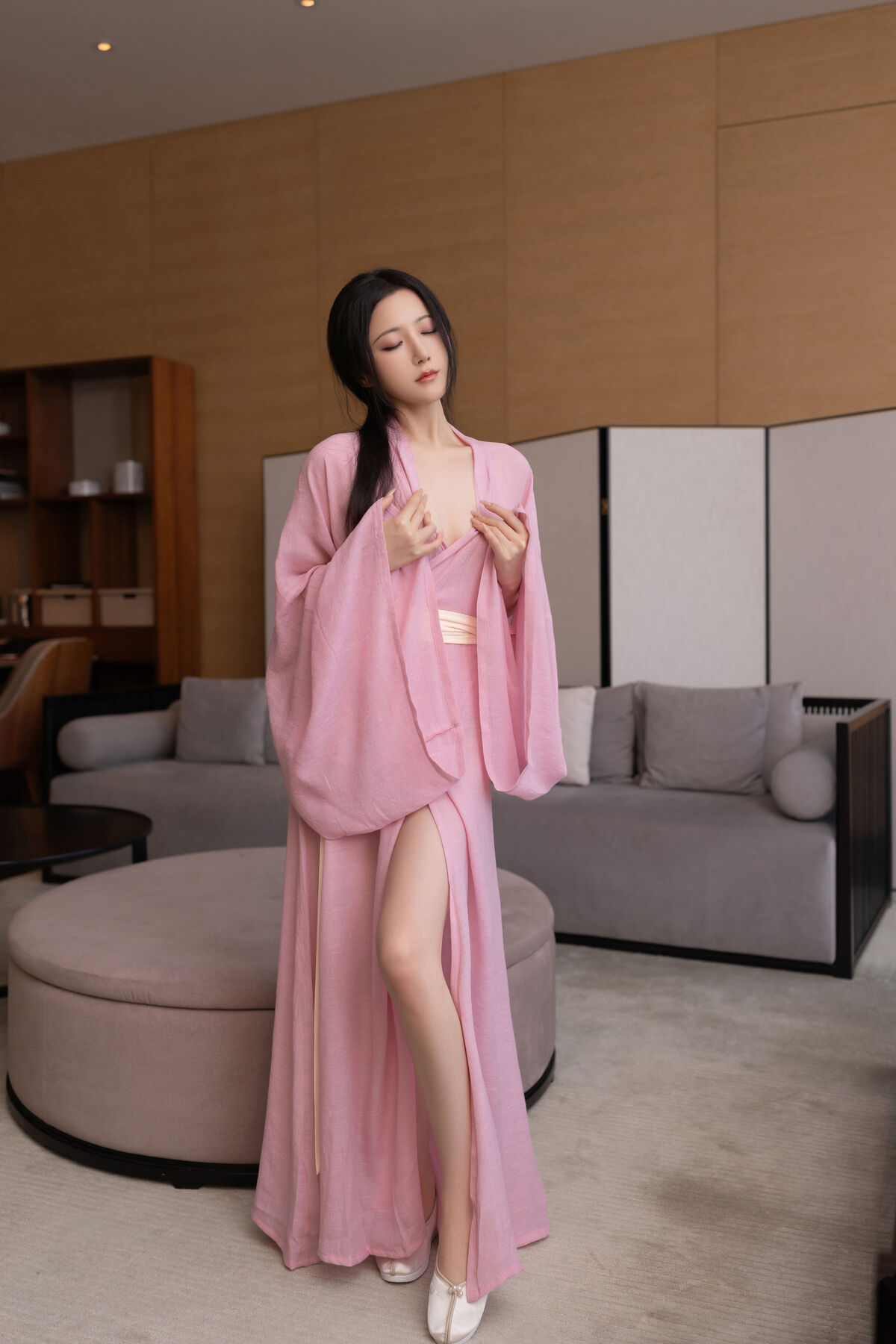 内购无水印 Yu Zi Jiang Fish 鱼子酱Fish - 秀人网模特 月影纱 Part02 40 内购无水印 Yu Zi Jiang Fish 鱼子酱Fish - 秀人网模特 月影纱 Part02