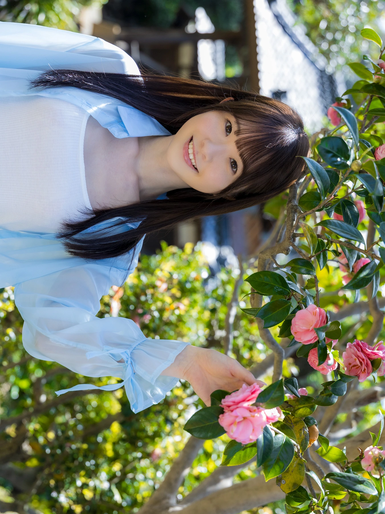 Emika Shirakami 白上咲花, ヌード写真集 「百花繚乱」 14 Emika Shirakami 白上咲花, ヌード写真集 「百花繚乱」