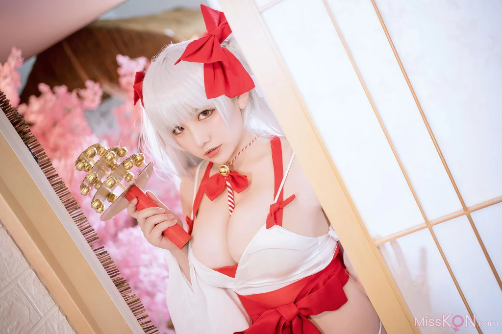 Coser@阿半今天很开心: 可畏巫女 23 Coser@阿半今天很开心: 可畏巫女