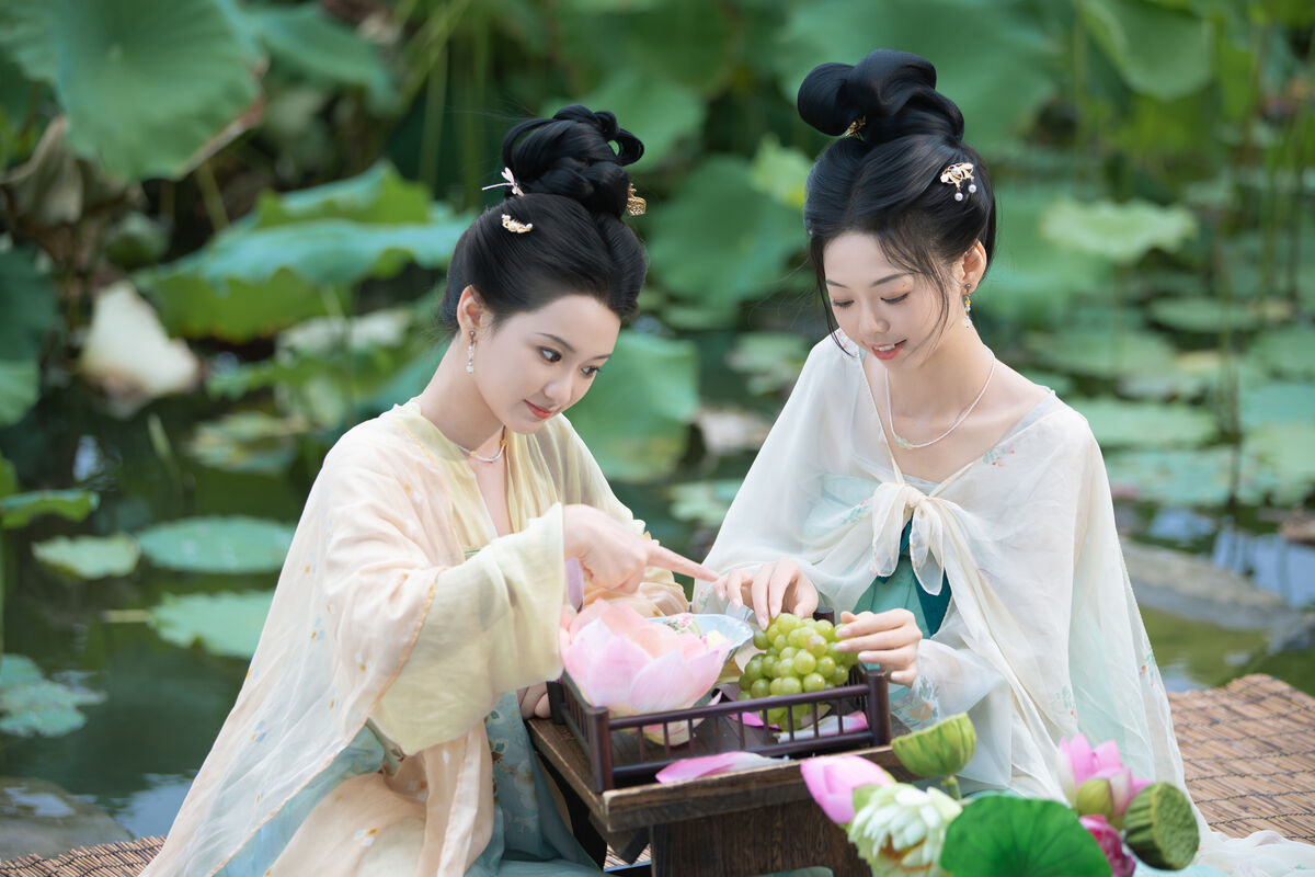 YiTuYu艺图语 Vol.9570 Jiu Shi Jiao Mei Nan A 40 YiTuYu艺图语 Vol.9570 Jiu Shi Jiao Mei Nan A