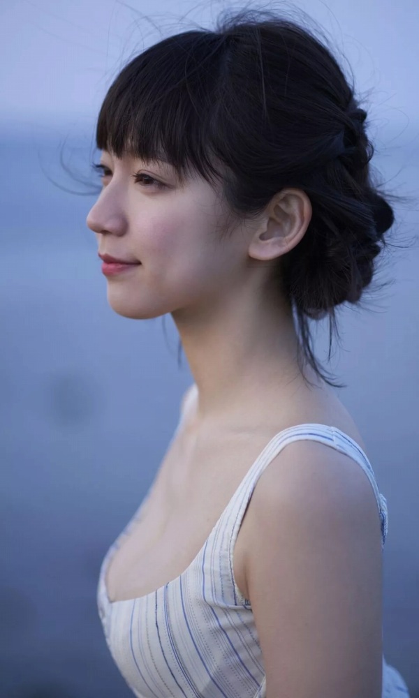 吉岡里帆 Dカップボインの水着グラビア画像! 302 吉岡里帆 Dカップボインの水着グラビア画像!