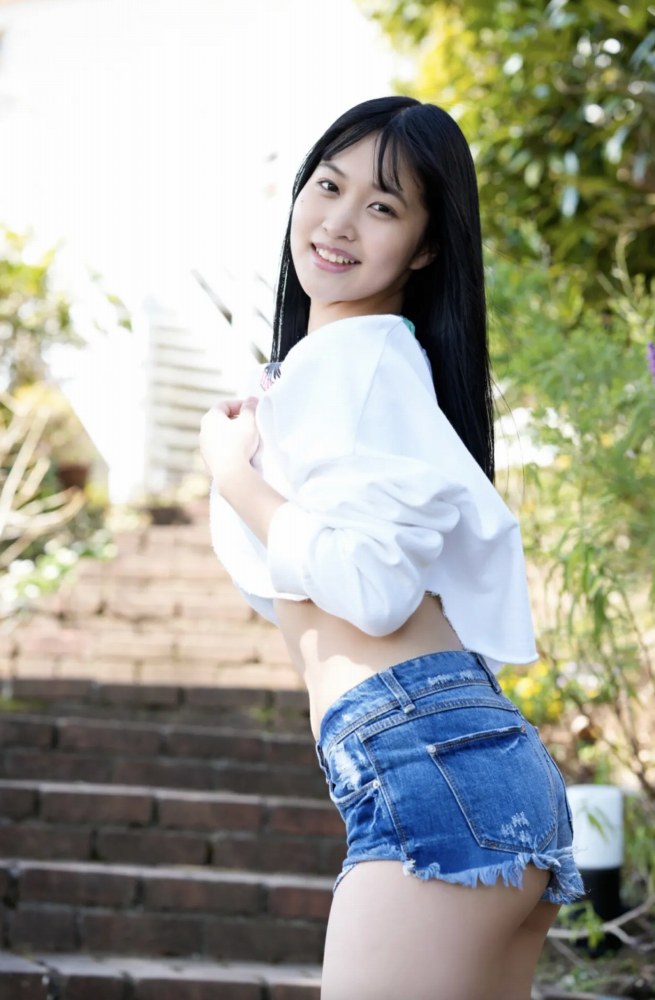 南みゆか 90㎝パイパイの水着グラビア画像! 567 南みゆか 90㎝パイパイの水着グラビア画像!