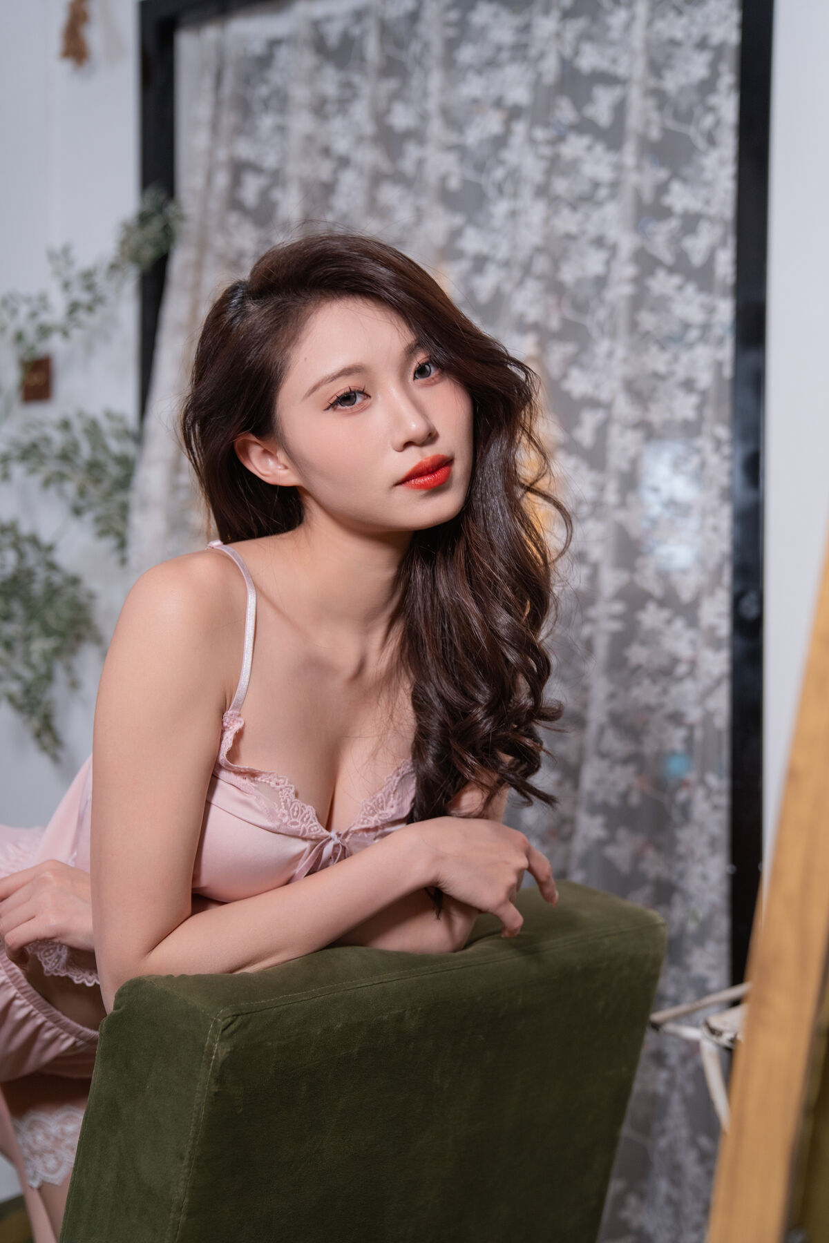 YiTuYu艺图语 Vol.9807 Model Liu 34 YiTuYu艺图语 Vol.9807 Model Liu