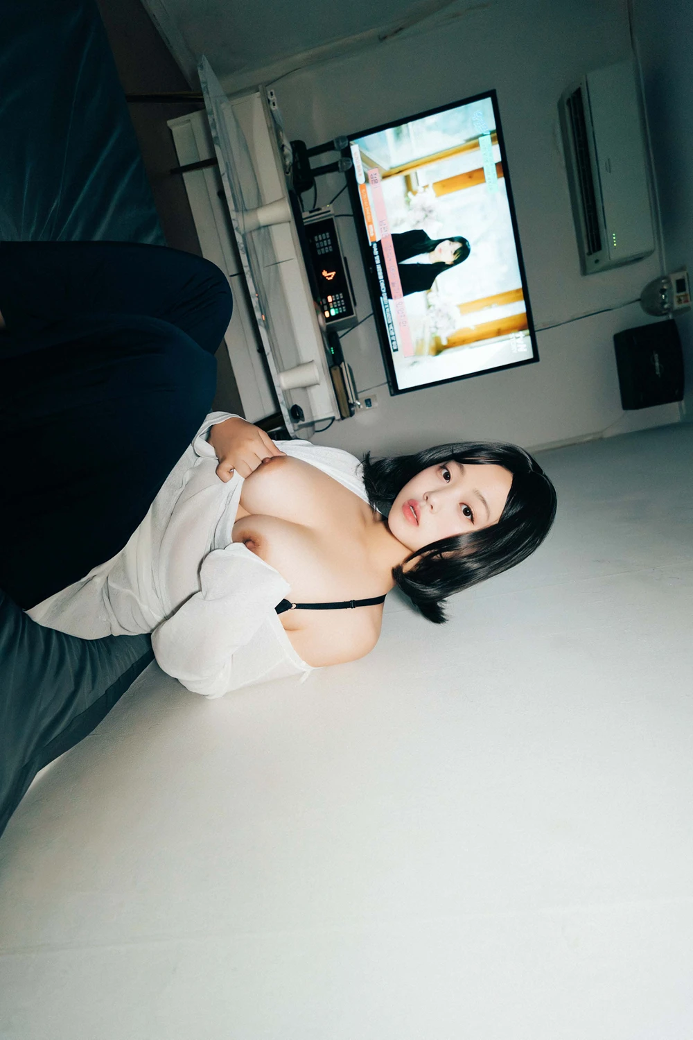 EunWoo 은우 – Haivia Photobook 「Video Room」 7 EunWoo 은우 – Haivia Photobook 「Video Room」