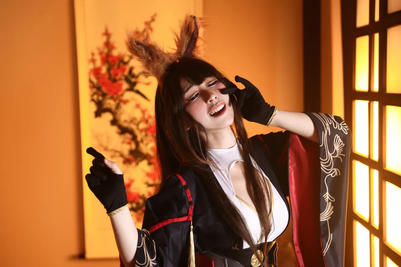 Larissa Rochefort - Akagi 3 Larissa Rochefort - Akagi