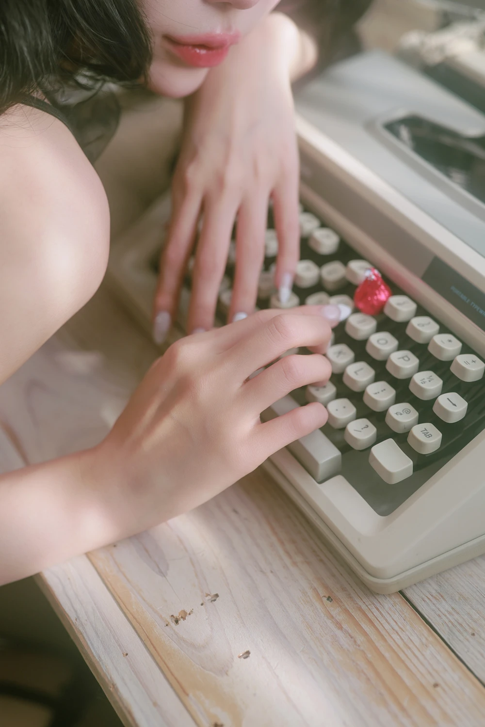 WinterD 겨우디 – Photobook 「Secret Dessert」 3 WinterD 겨우디 – Photobook 「Secret Dessert」