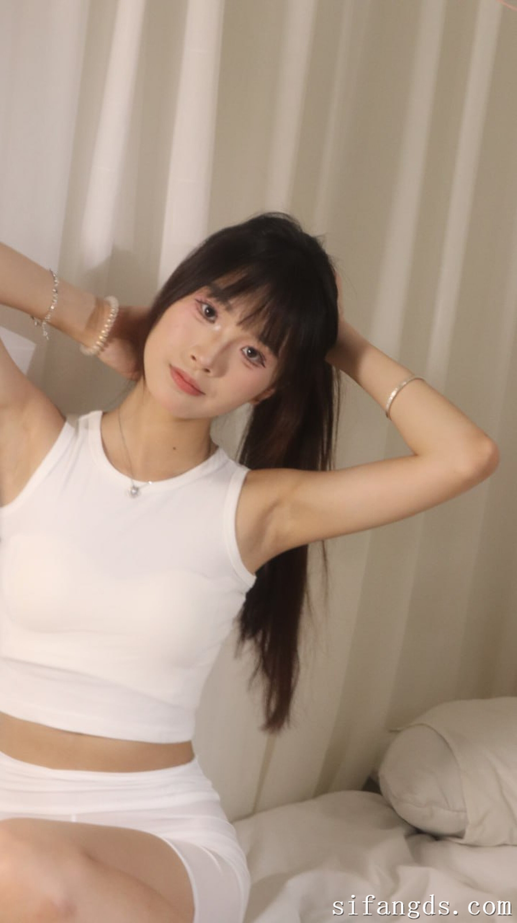 国模套图 18岁身高163高颜值嫩妹 78 国模套图 18岁身高163高颜值嫩妹