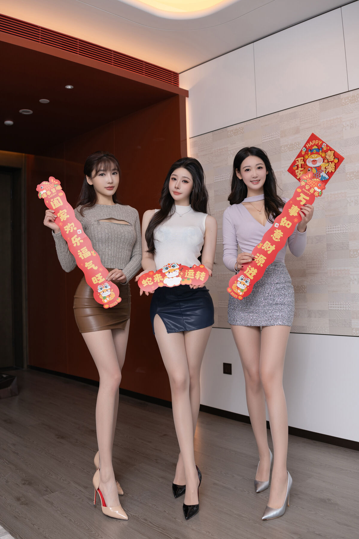 内购无水印 Lu Xuan Xuan 陆萱萱 And Shi Xiao Dou Dou 是小逗逗 And Tang An Qi 唐安琪 - 秀人网模特 三姐妹闹新春 Part01 26 内购无水印 Lu Xuan Xuan 陆萱萱 And Shi Xiao Dou Dou 是小逗逗 And Tang An Qi 唐安琪 - 秀人网模特 三姐妹闹新春 Part01